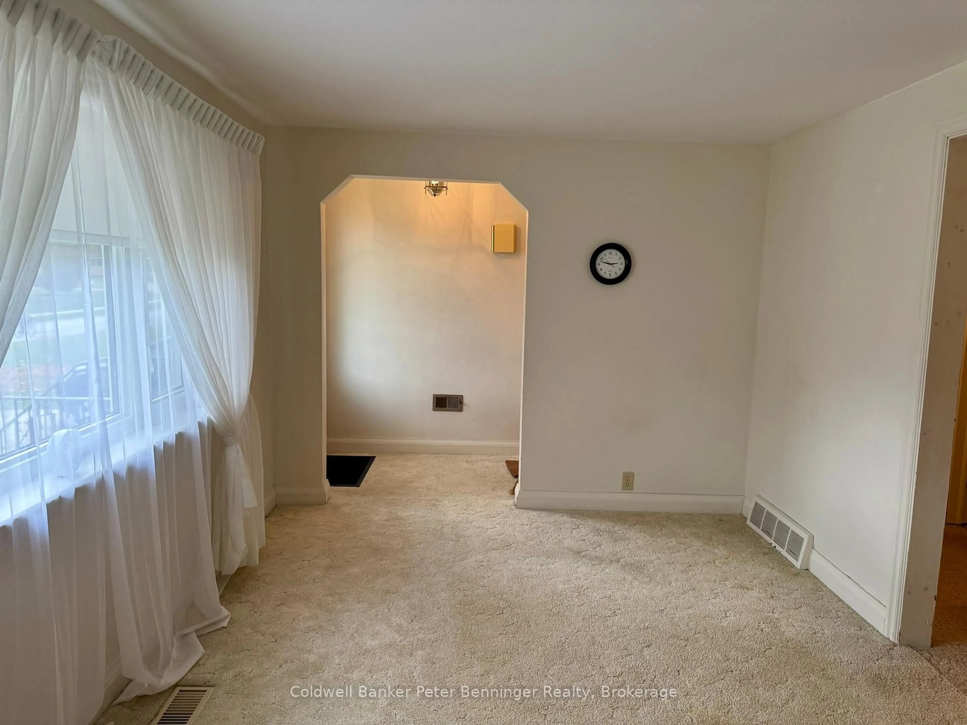 A pic of a room for 121 Hinks St, Brockton Ontario N0G 2V0