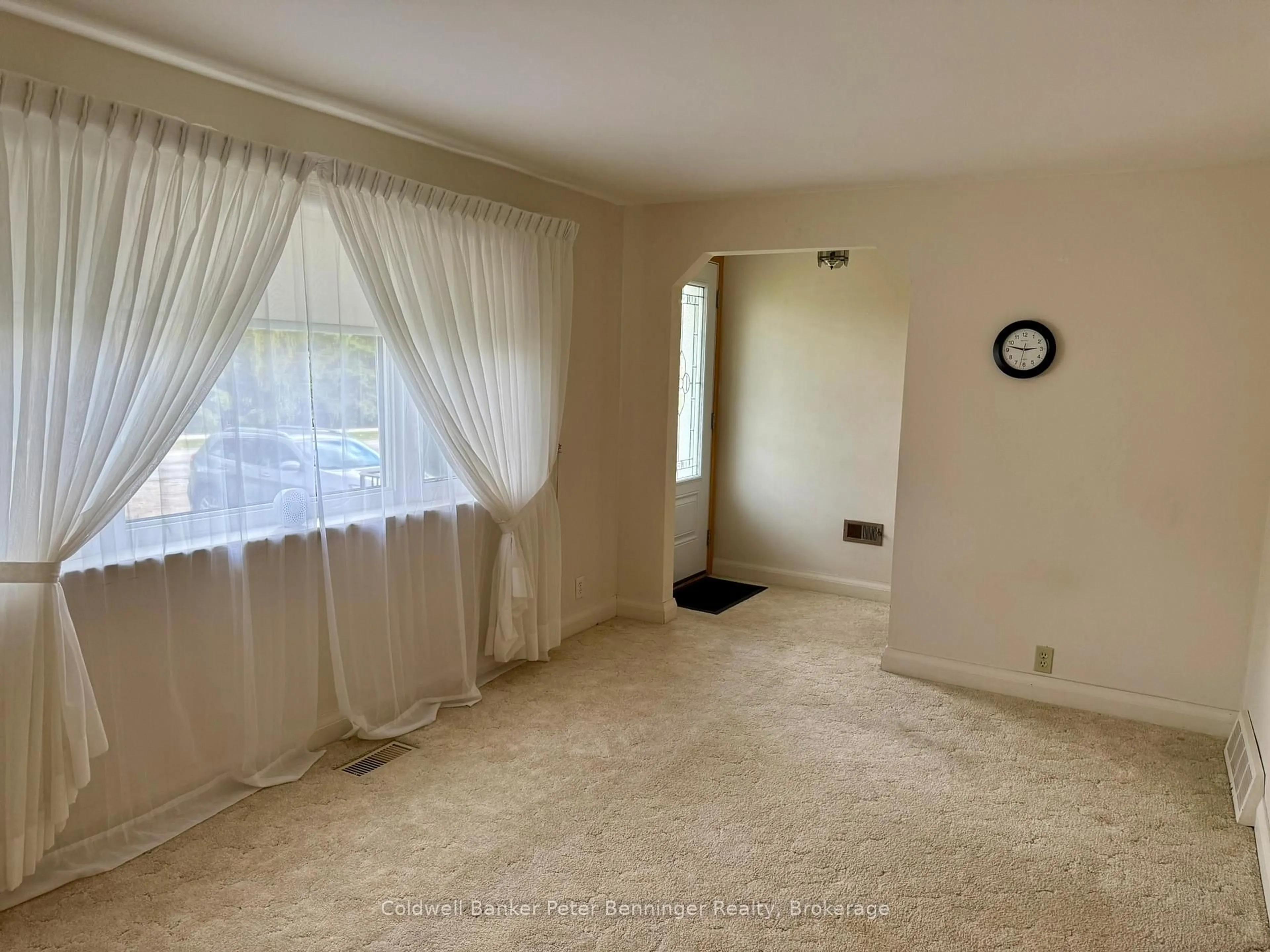 A pic of a room for 121 Hinks St, Brockton Ontario N0G 2V0