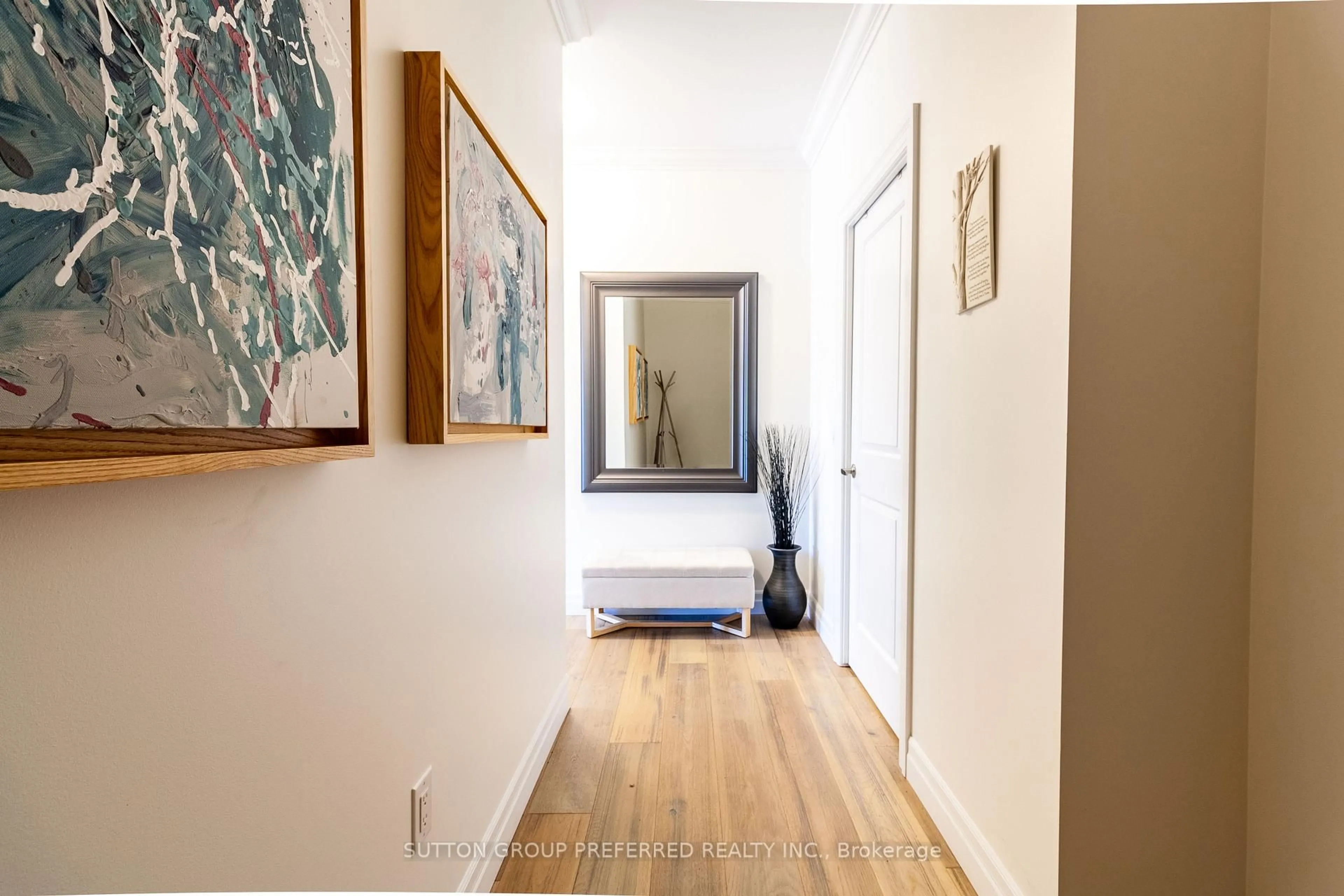 Indoor foyer for 1200 Commissioners Rd #514, London South Ontario N6K 1C7
