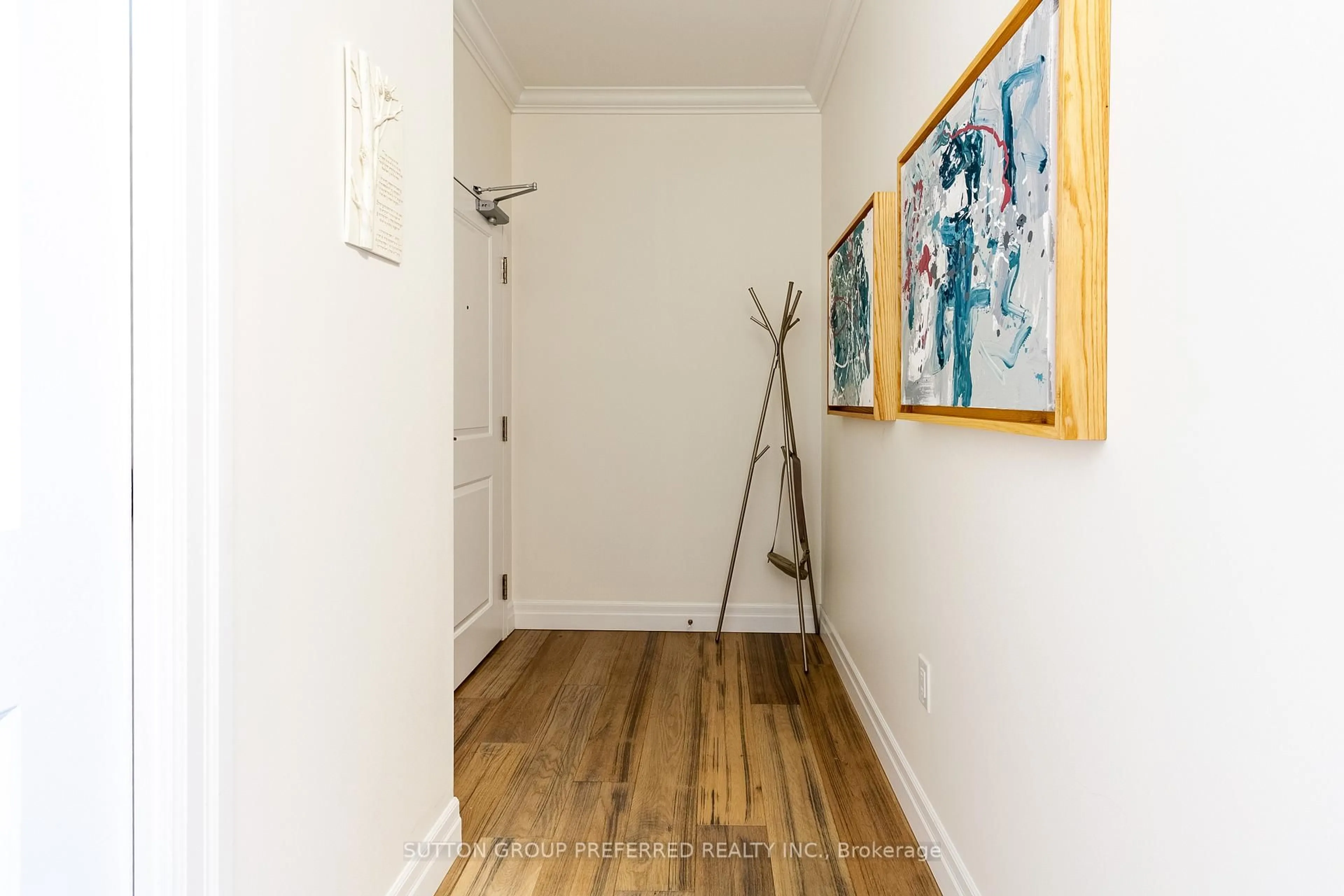 Indoor entryway for 1200 Commissioners Rd #514, London South Ontario N6K 1C7
