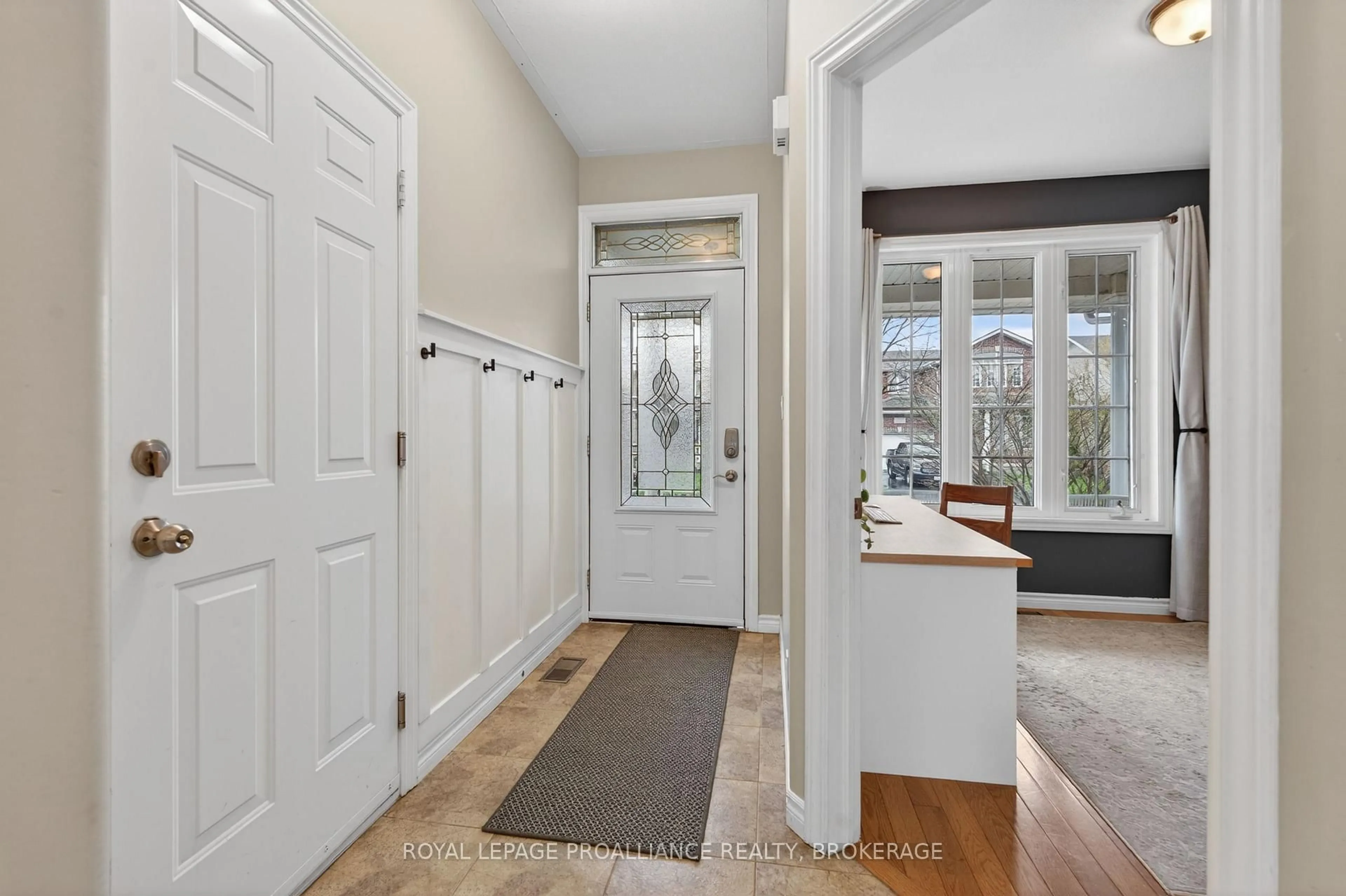 Indoor entryway for 357 Quarry Pond Crt, Kingston Ontario K7K 7L5