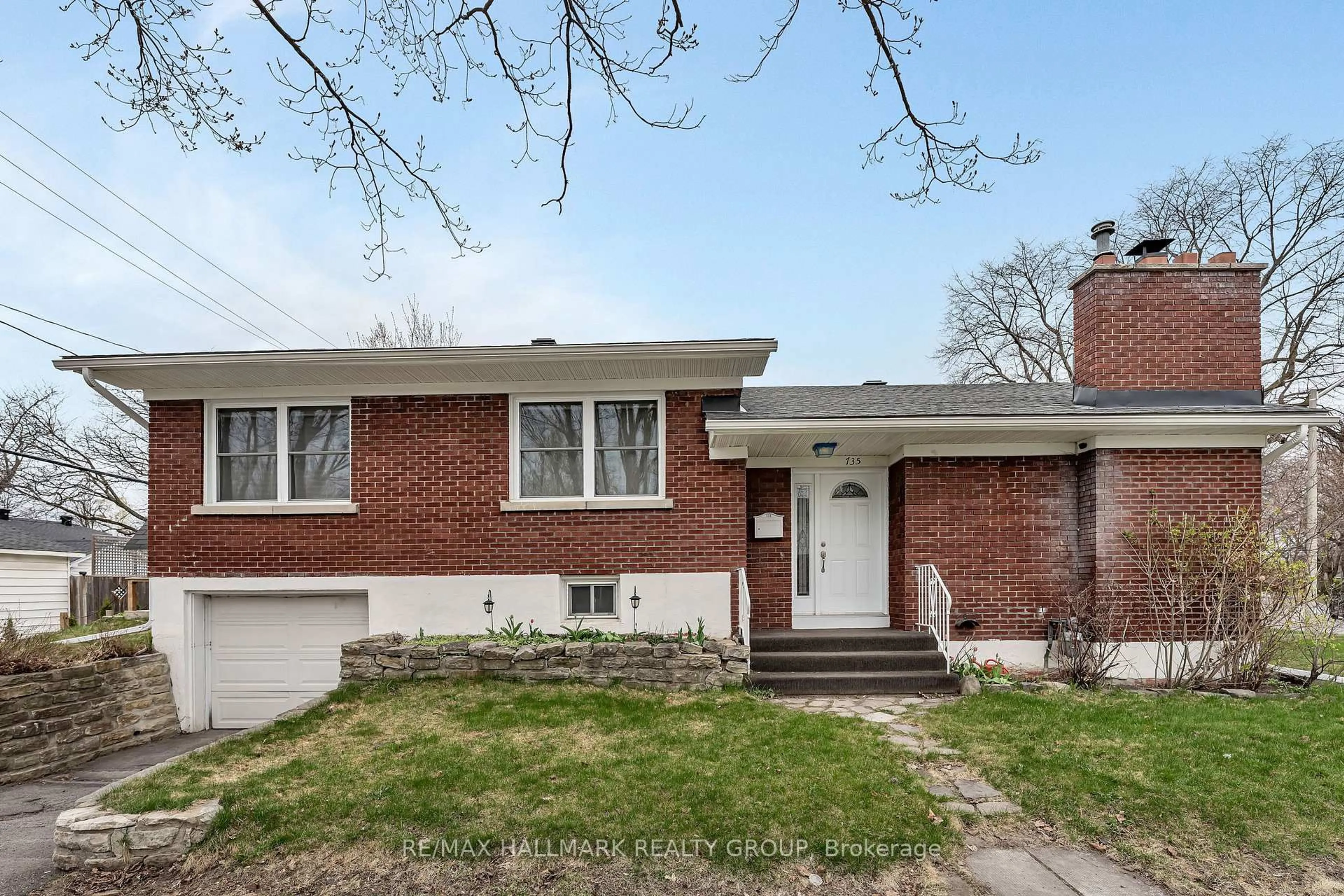 Home with brick exterior material, street for 735 Chapman Blvd, Ottawa Ontario K1G 1T7