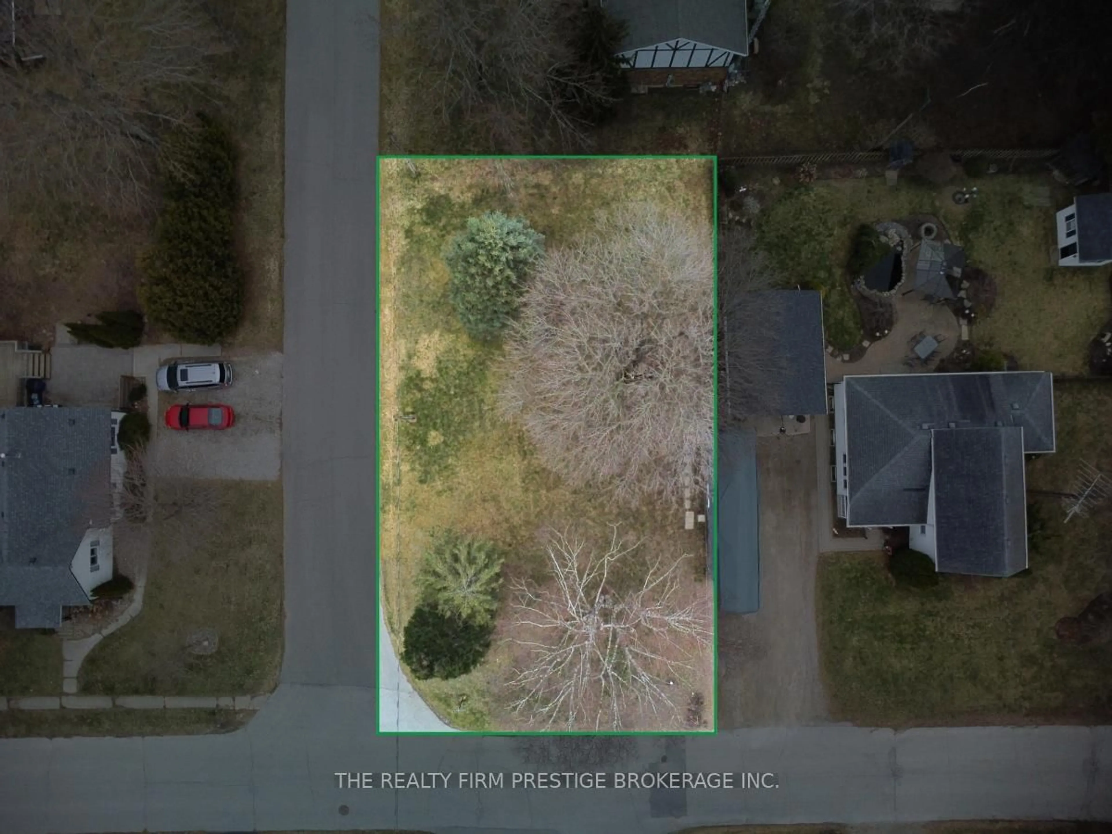 A pic from outside/outdoor area/front of a property/back of a property/a pic from drone, forest/trees view for 32 Broadway Ave, Chatham-Kent Ontario N0P 2C0