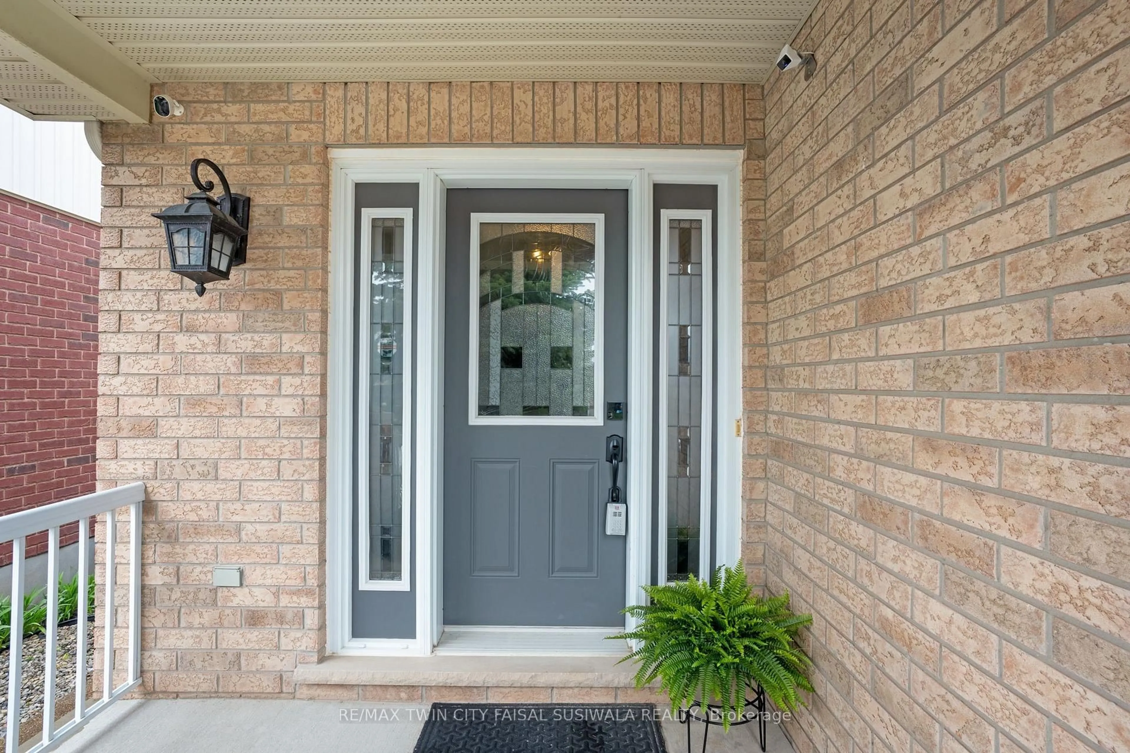 Indoor entryway for 99 Udvari Cres, Kitchener Ontario N2N 0A2