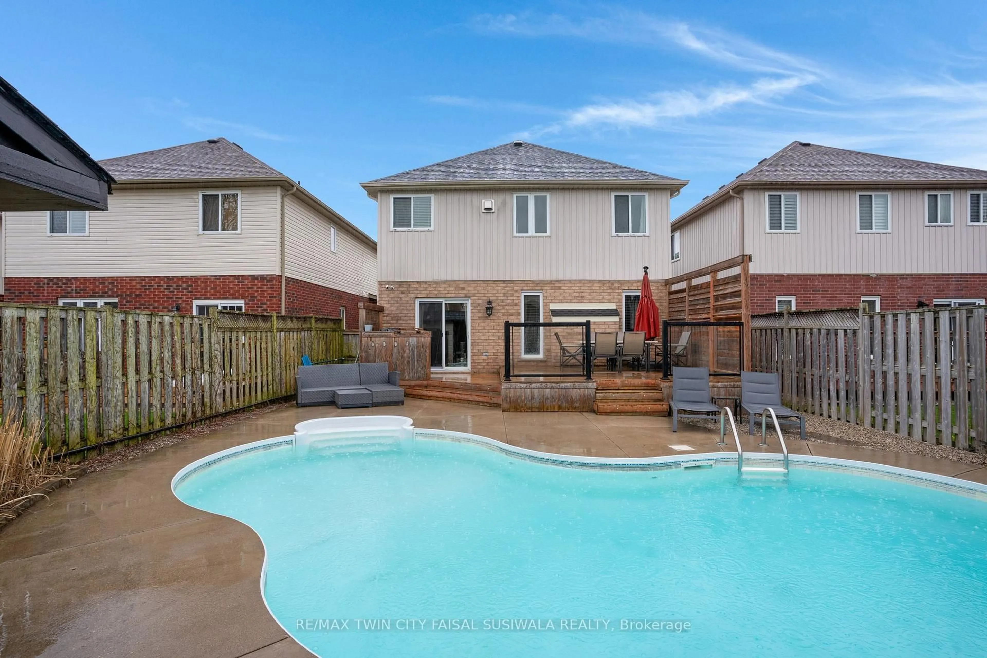 Pool for 99 Udvari Cres, Kitchener Ontario N2N 0A2
