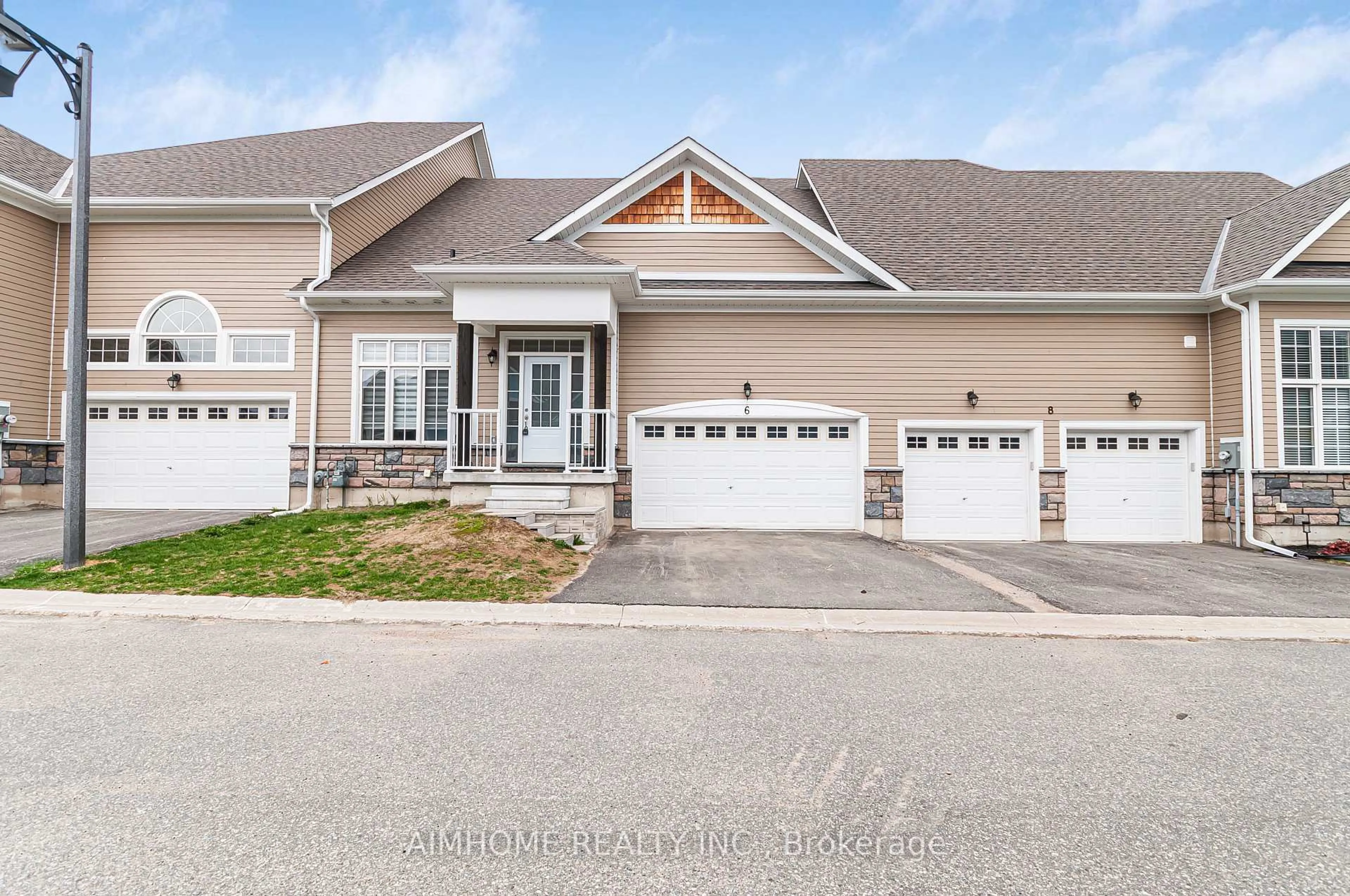 Home with vinyl exterior material, street for 6 Prescott Cres, Bracebridge Ontario P1L 0B7