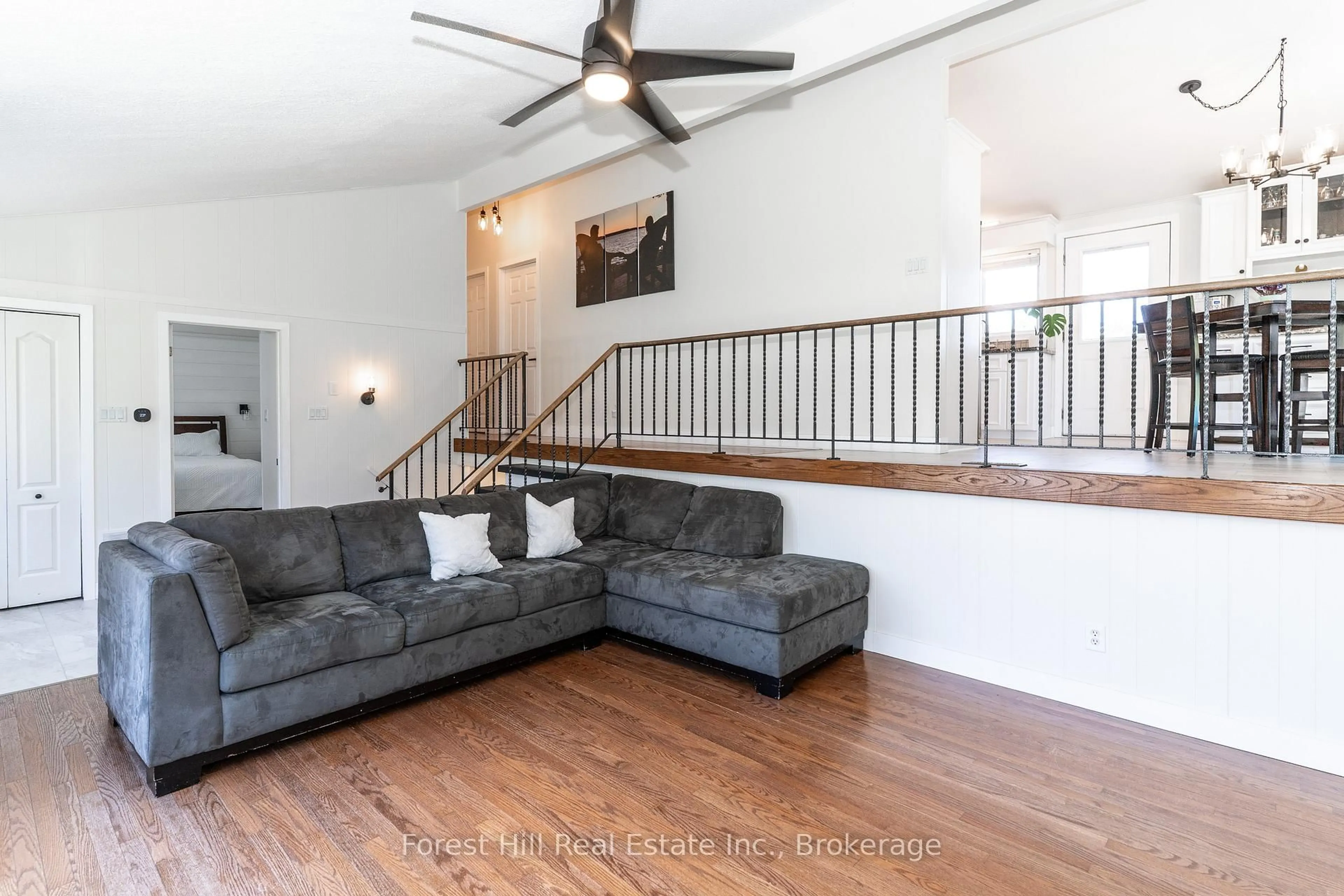 Living room with furniture, unknown for 1022 Burgess Ave, Muskoka Lakes Ontario P0C 1A0