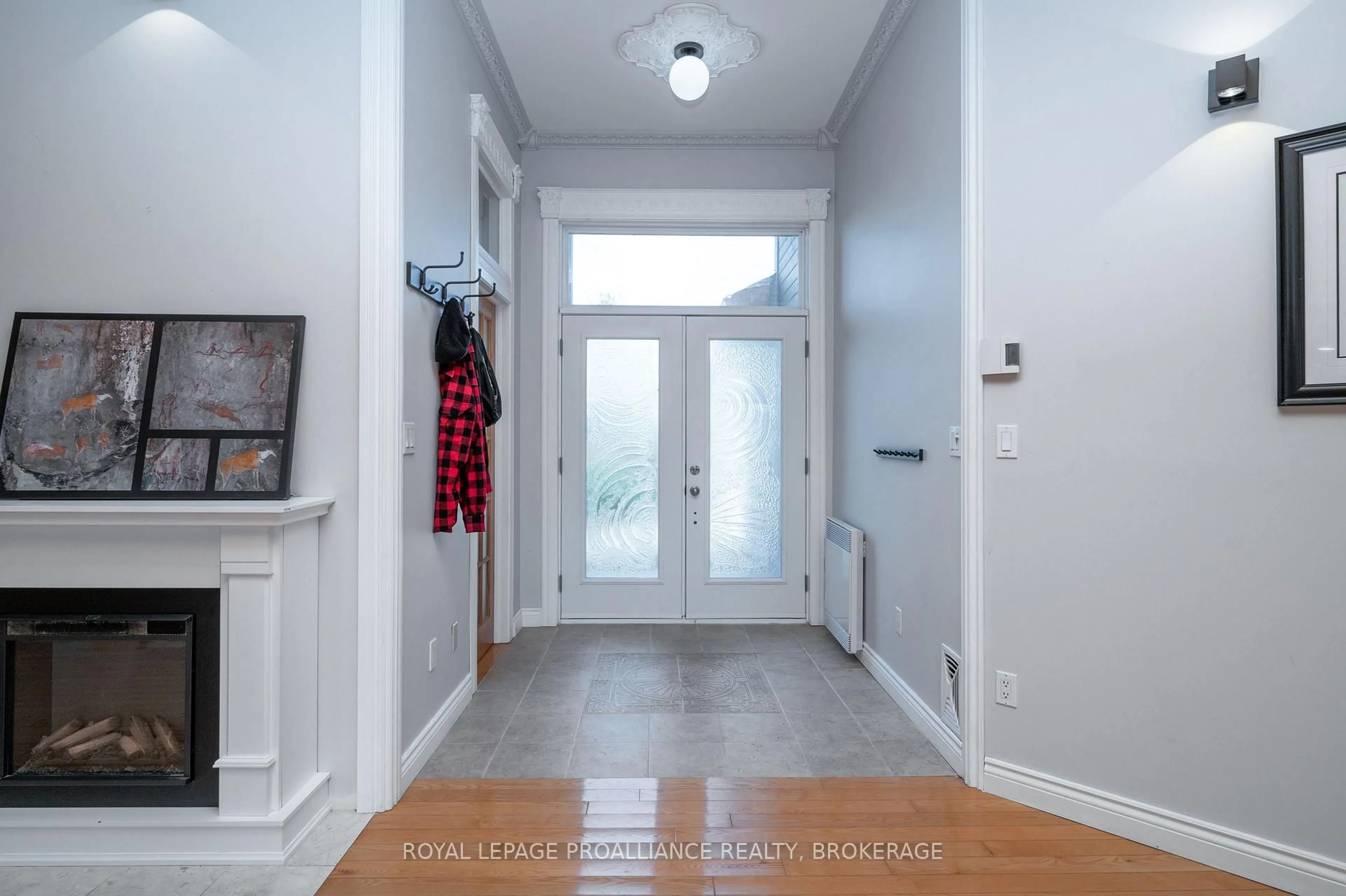 Indoor entryway for 10 North Shore Rd, Gananoque Ontario K7G 2V6