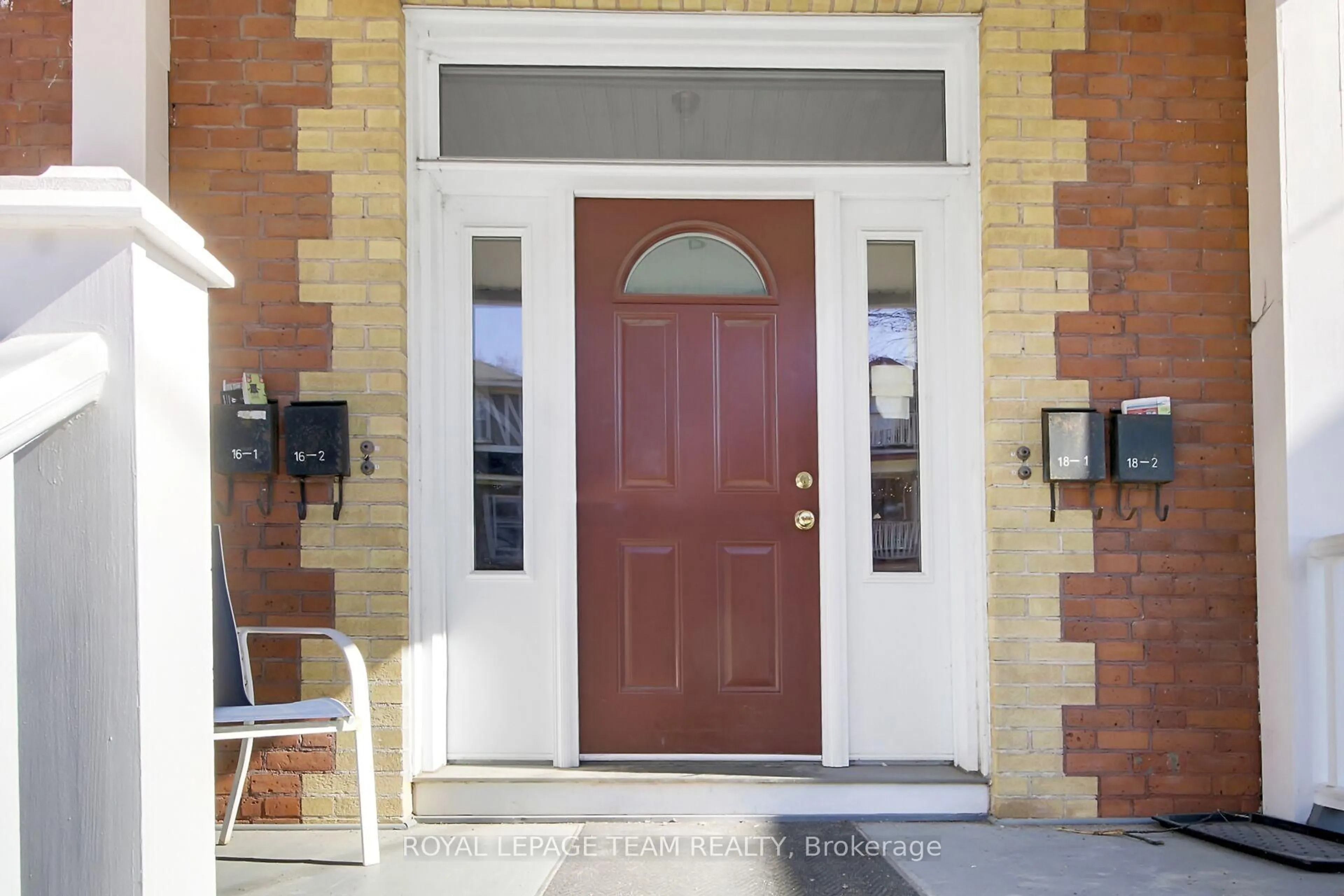 Indoor entryway for 16-18 Regent St, Ottawa Ontario K1S 2R5