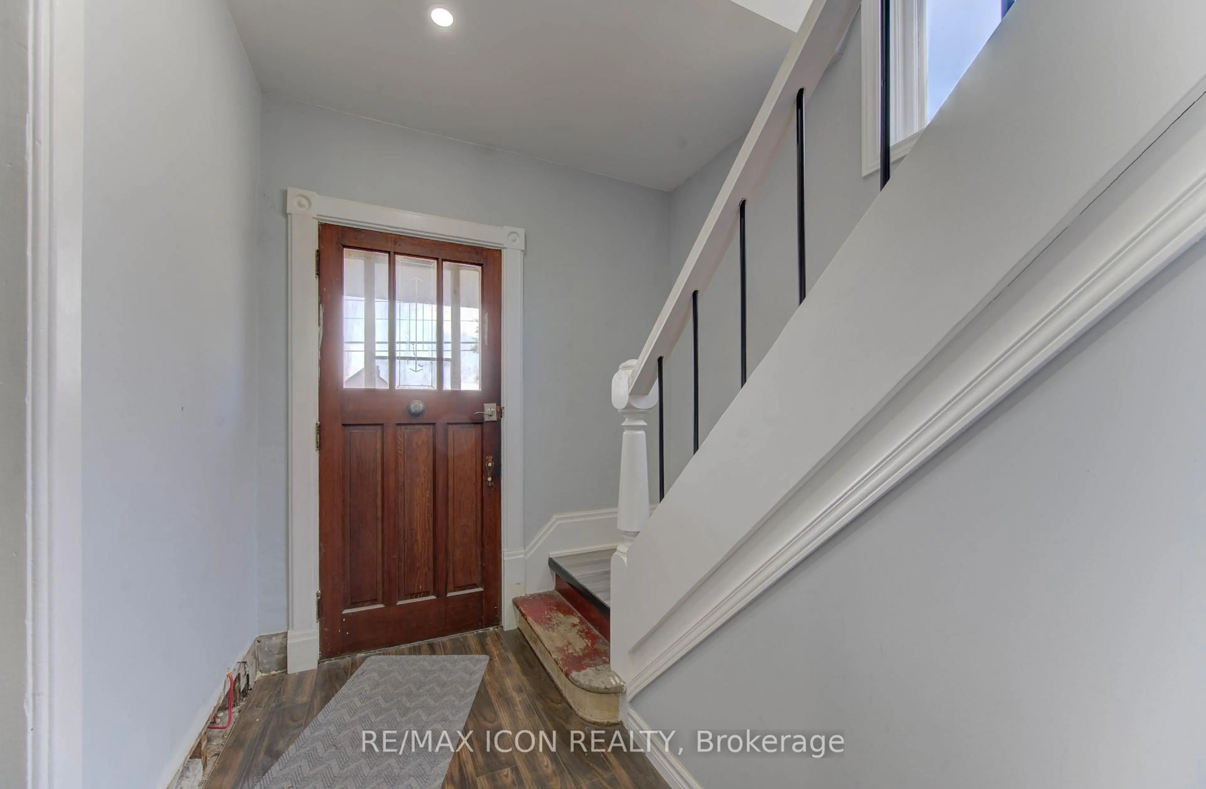 Indoor entryway for 138 Courtland Ave, Kitchener Ontario N2G 2V1