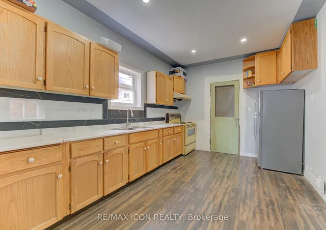138 Courtland Ave, Kitchener 5