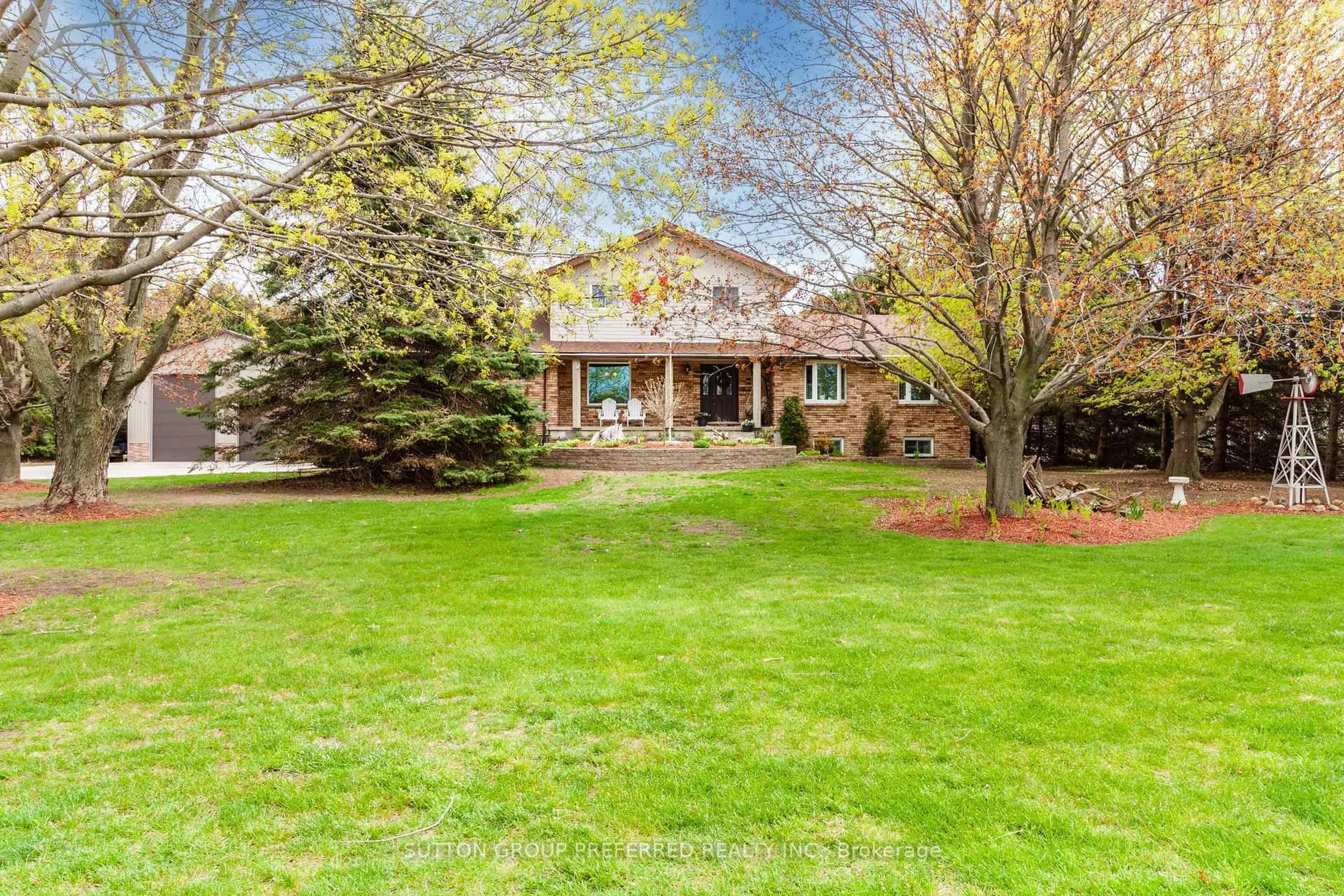A pic from outside/outdoor area/front of a property/back of a property/a pic from drone, street for 8034 Imperial Rd, Malahide Ontario N5H 2R2