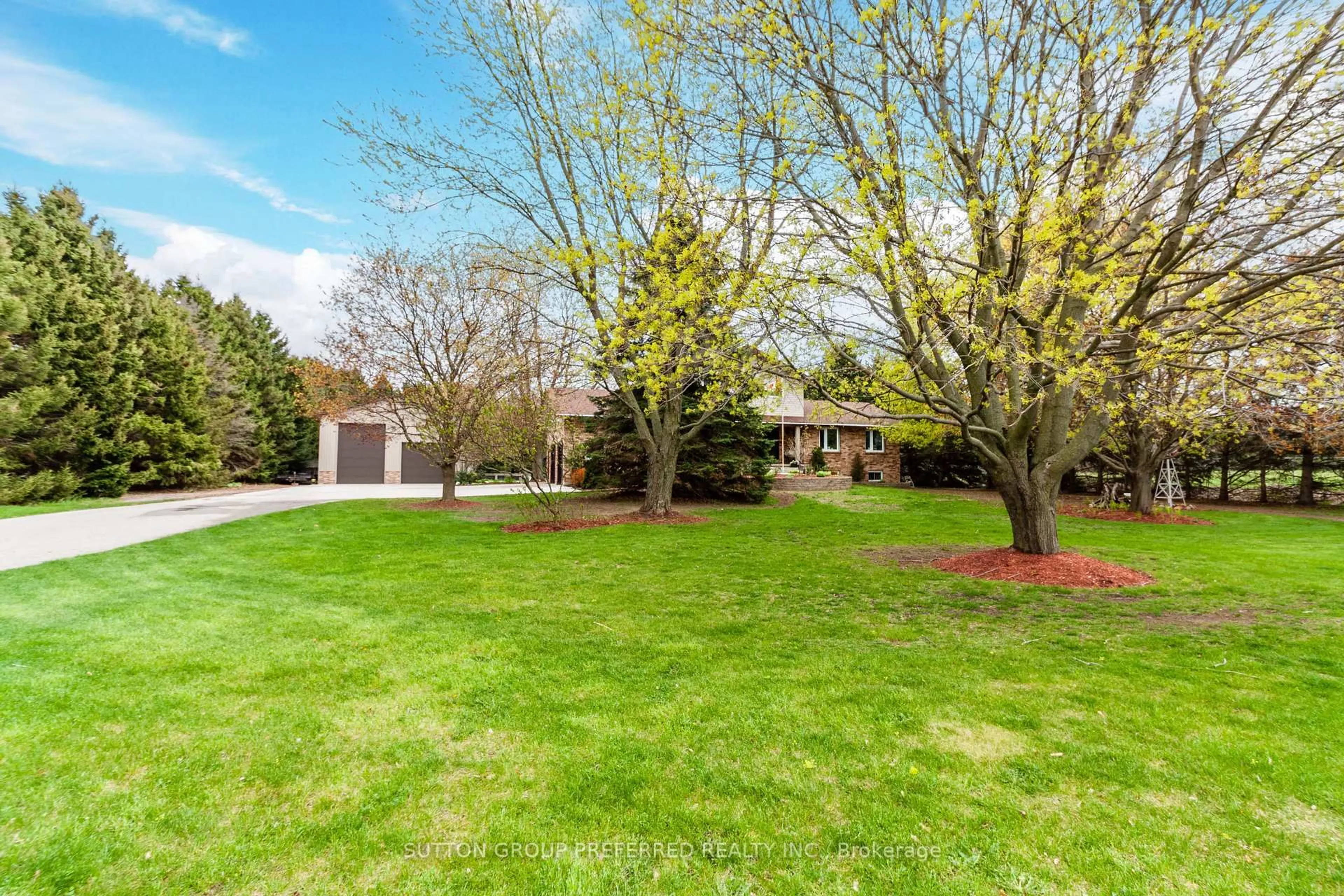 A pic from outside/outdoor area/front of a property/back of a property/a pic from drone, water/lake/river/ocean view for 8034 Imperial Rd, Malahide Ontario N5H 2R2