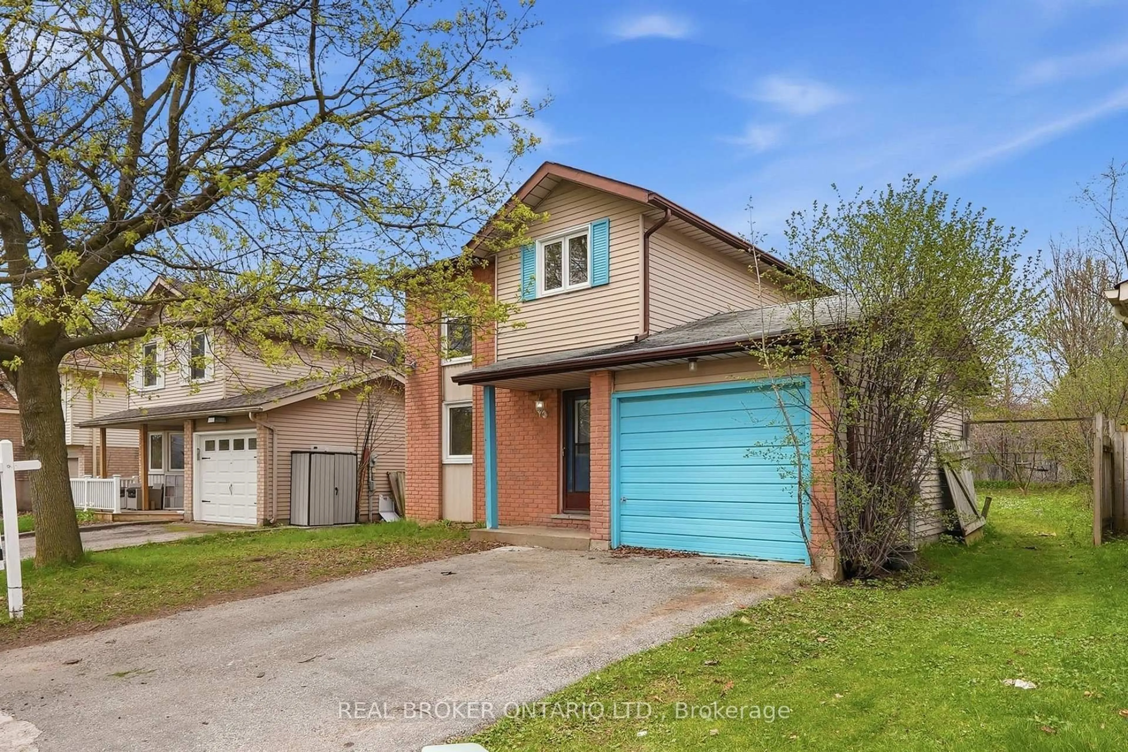A pic from outside/outdoor area/front of a property/back of a property/a pic from drone, street for 306 Sekura St, Cambridge Ontario N1R 7V8