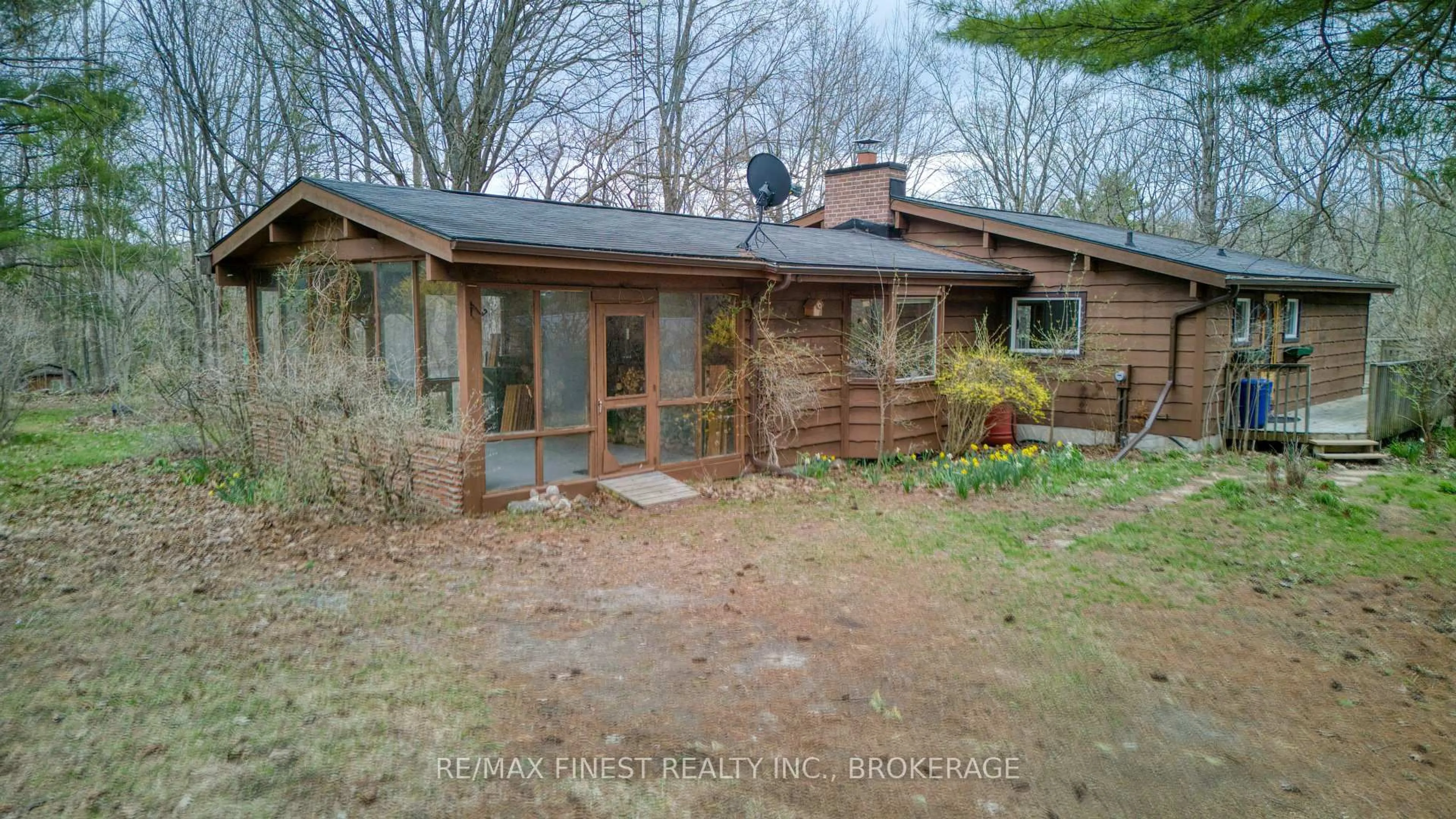 A pic from outside/outdoor area/front of a property/back of a property/a pic from drone, unknown for 1046 Turner Way, Arden Ontario K0H 1B0