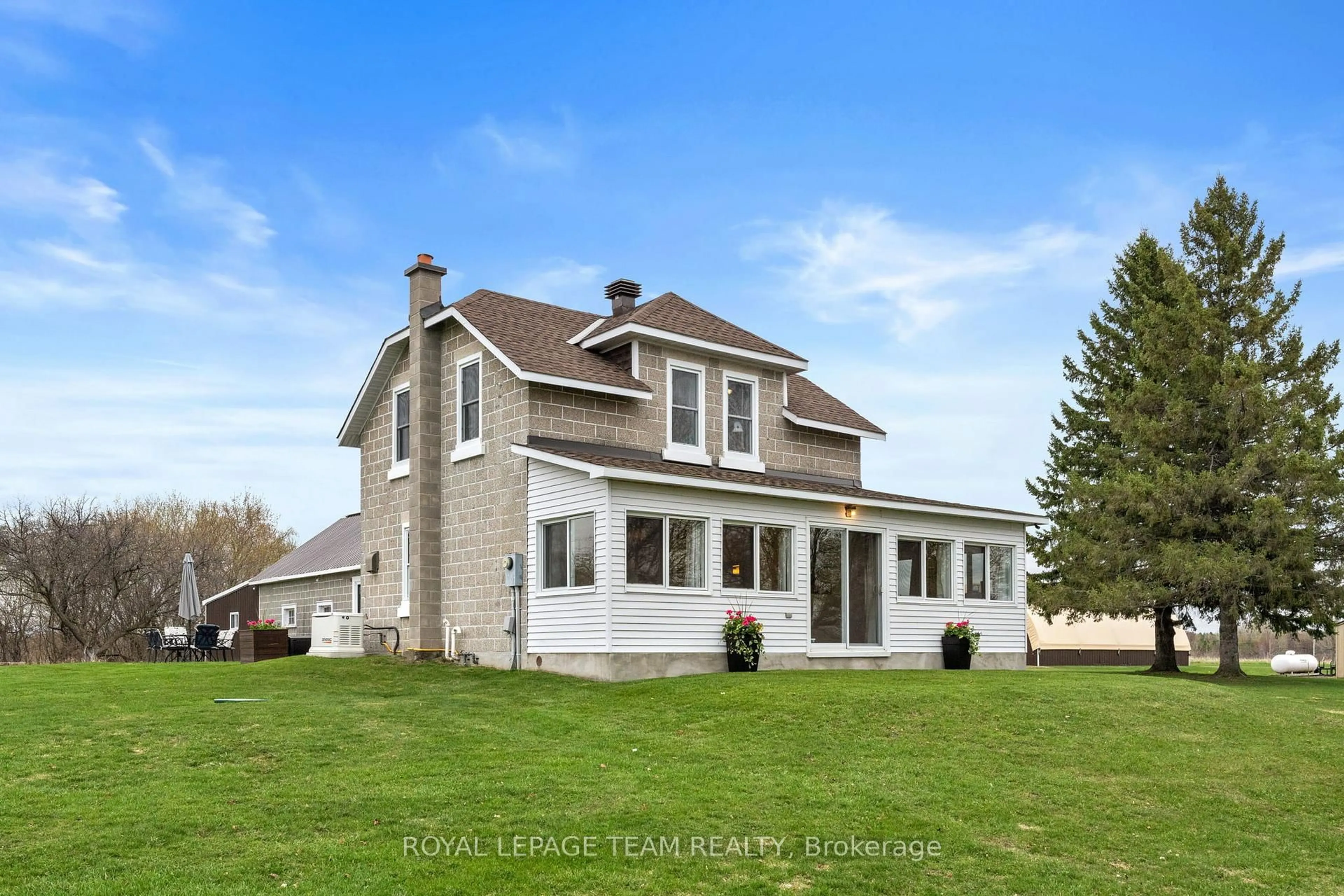 Home with vinyl exterior material, unknown for 5349 Bowesville Rd, Ottawa Ontario K1X 1B8