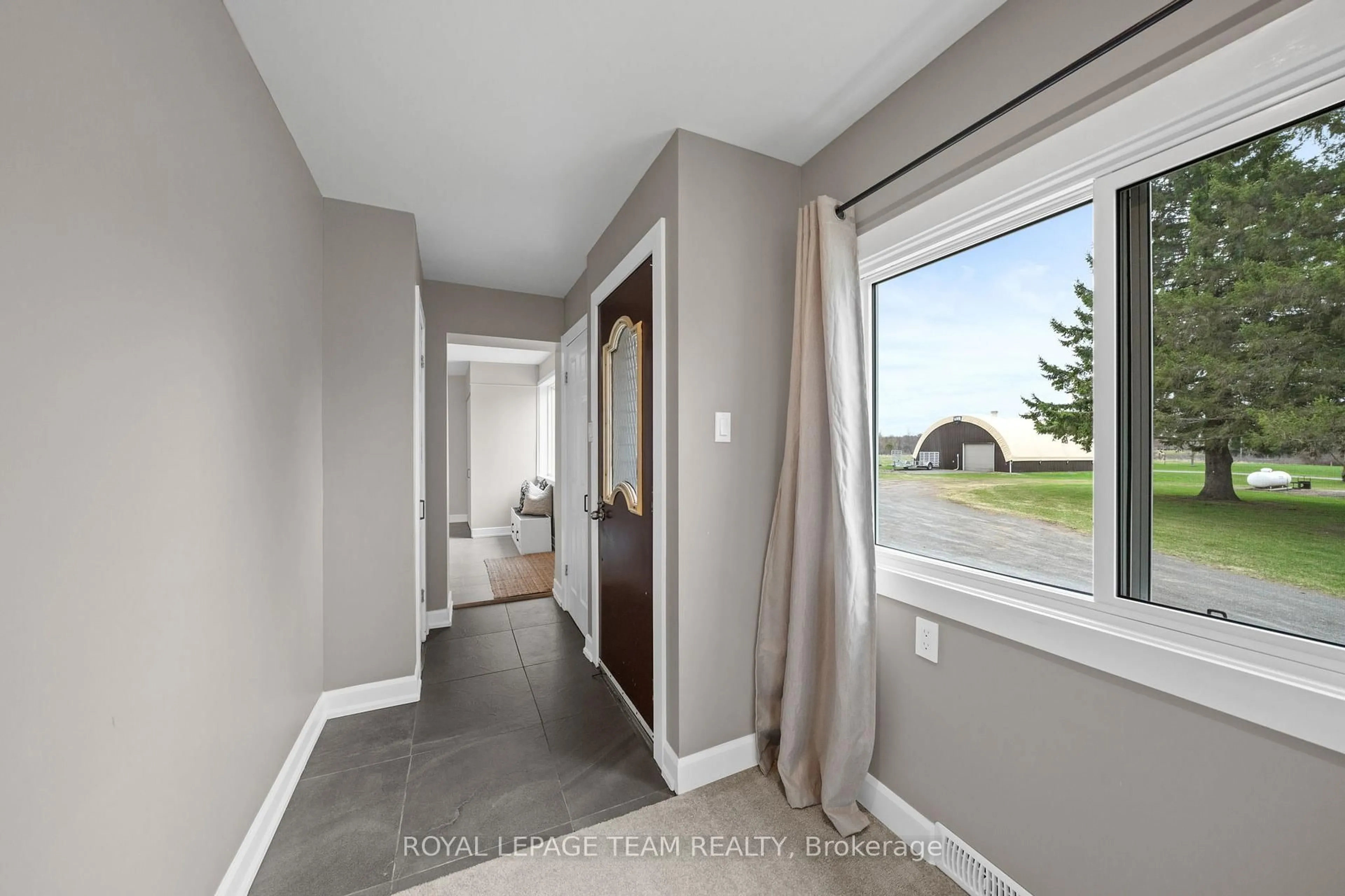 Indoor entryway for 5349 Bowesville Rd, Ottawa Ontario K1X 1B8