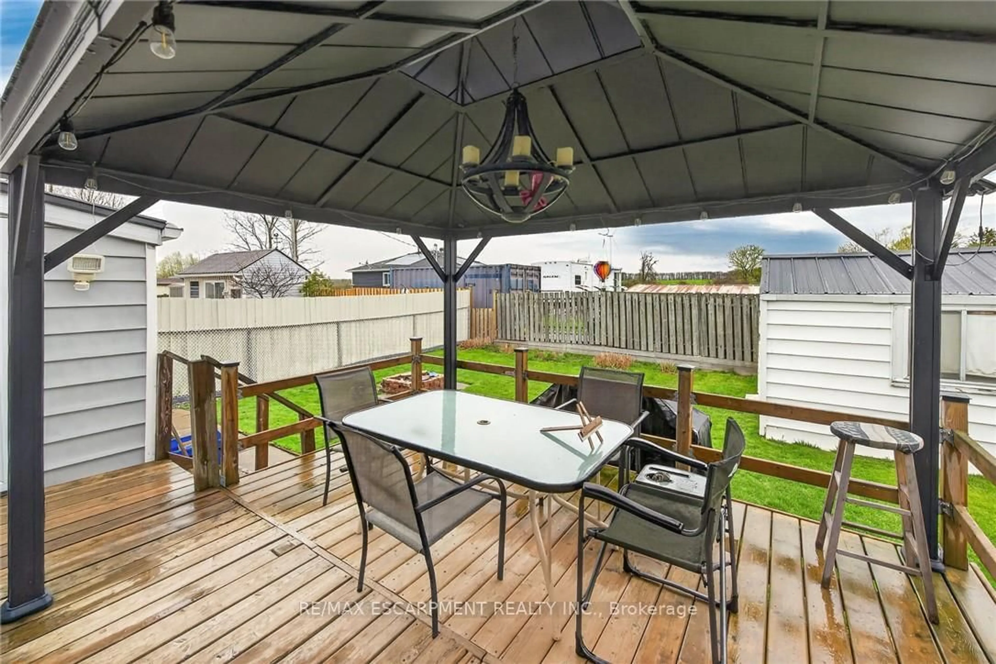 Patio, unknown for 25 Melville Lane, Haldimand Ontario N0A 1P0