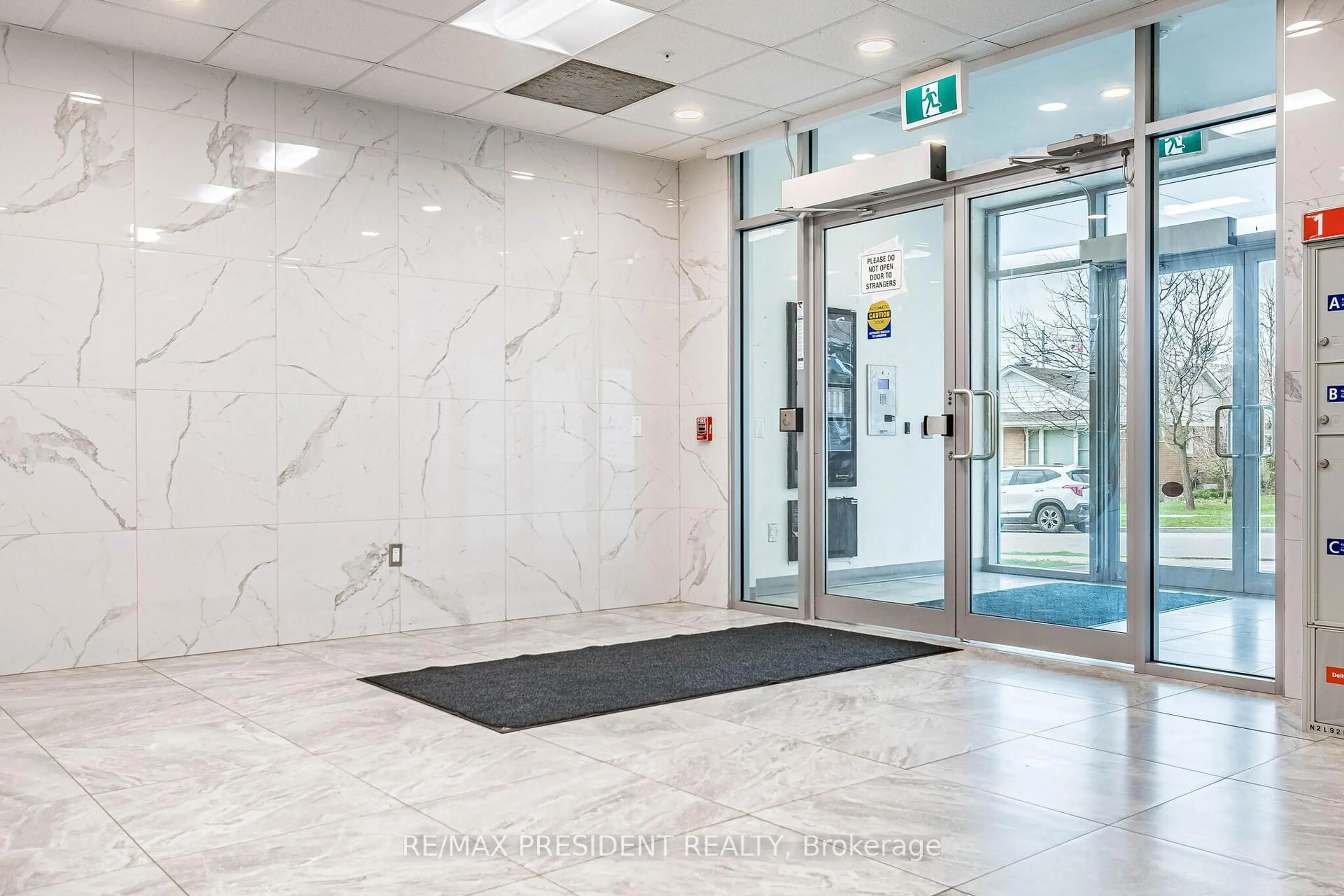 Indoor foyer for 246 Lester St #907, Waterloo Ontario N2L 0H1