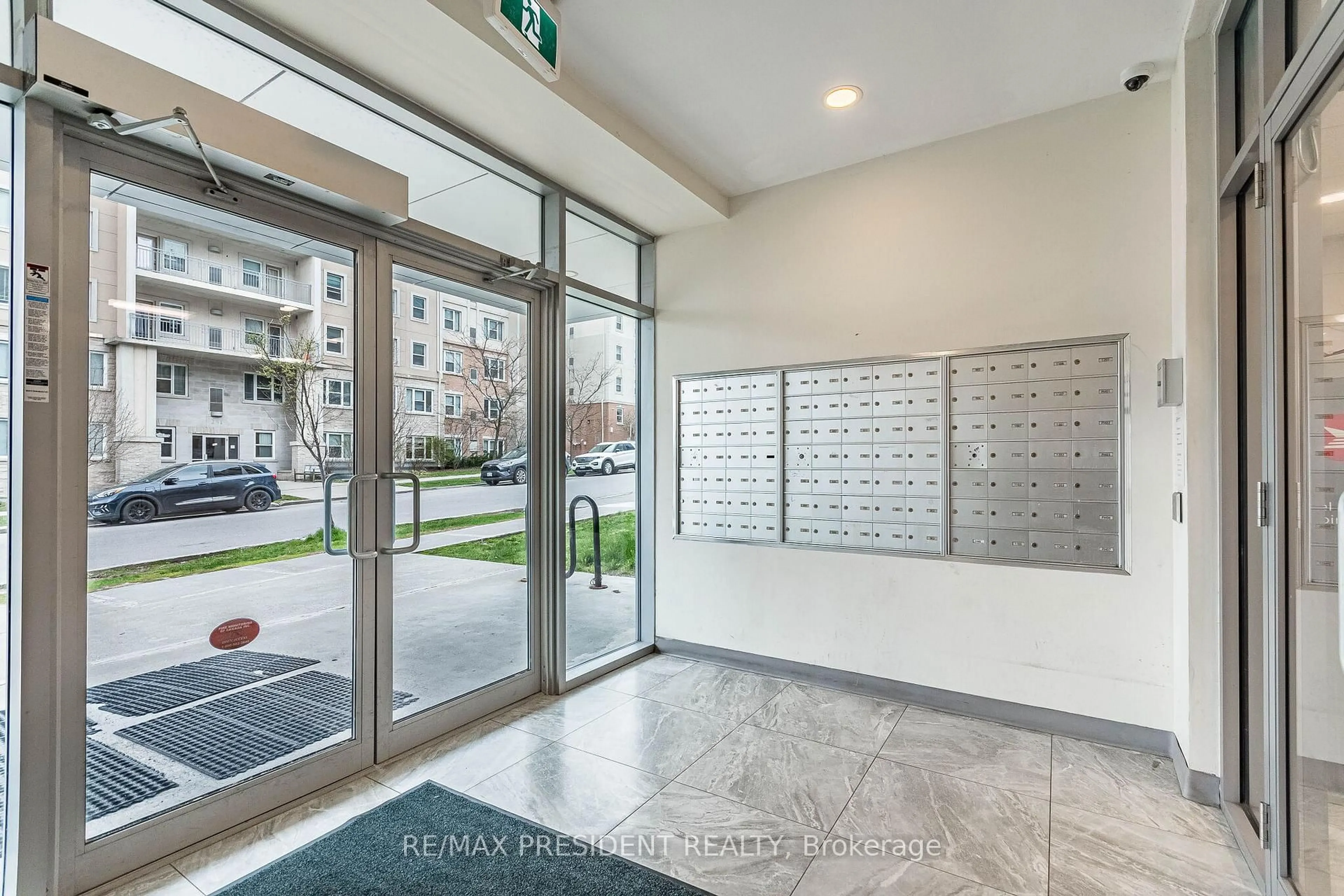 Indoor foyer for 246 Lester St #907, Waterloo Ontario N2L 0H1