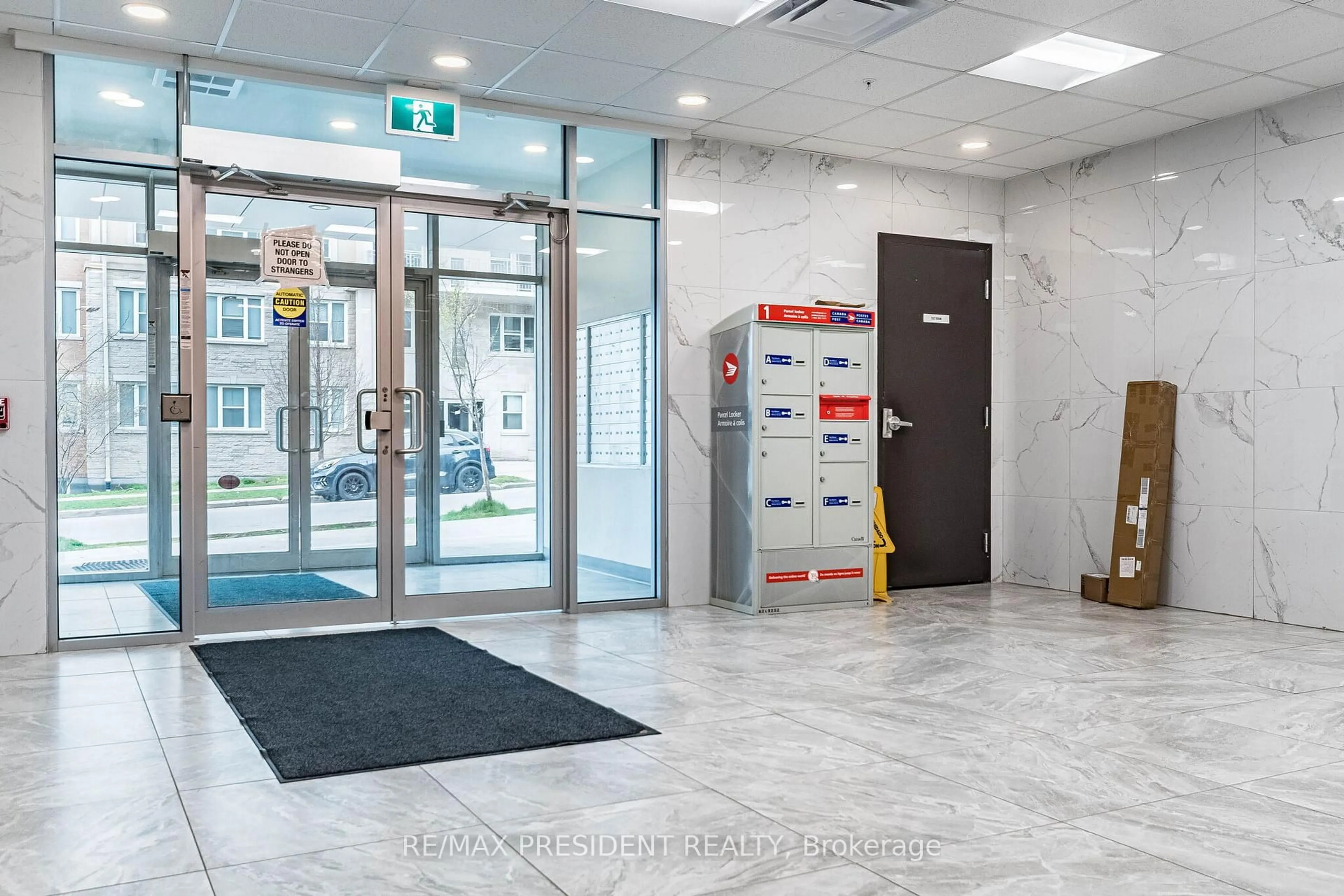 Indoor foyer for 246 Lester St #907, Waterloo Ontario N2L 0H1