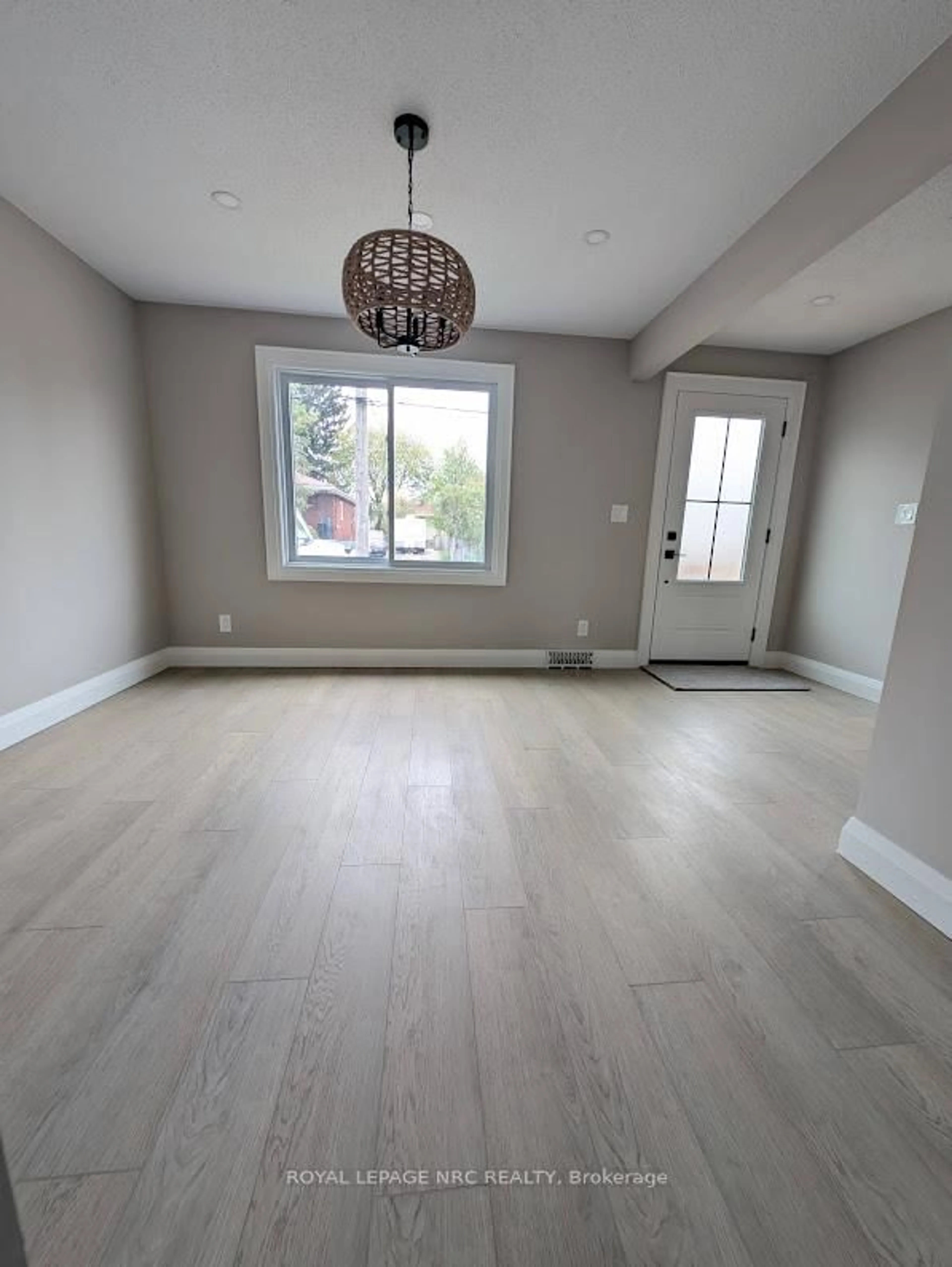 A pic of a room for 6486 Culp St, Niagara Falls Ontario L2G 2C1