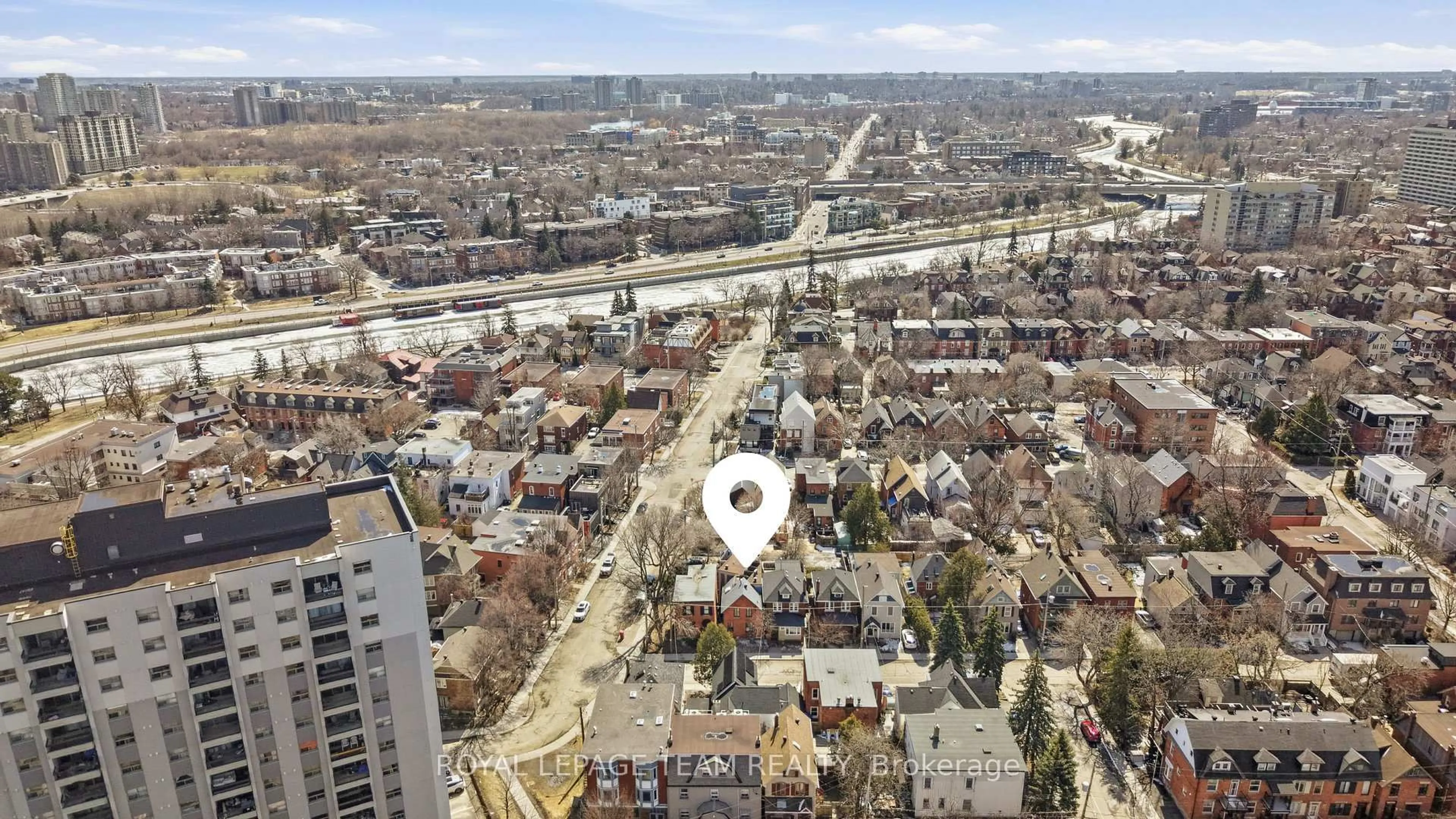 A pic from outside/outdoor area/front of a property/back of a property/a pic from drone, city buildings view from balcony for 8 Lewis St, Ottawa Ontario K2P 0S3
