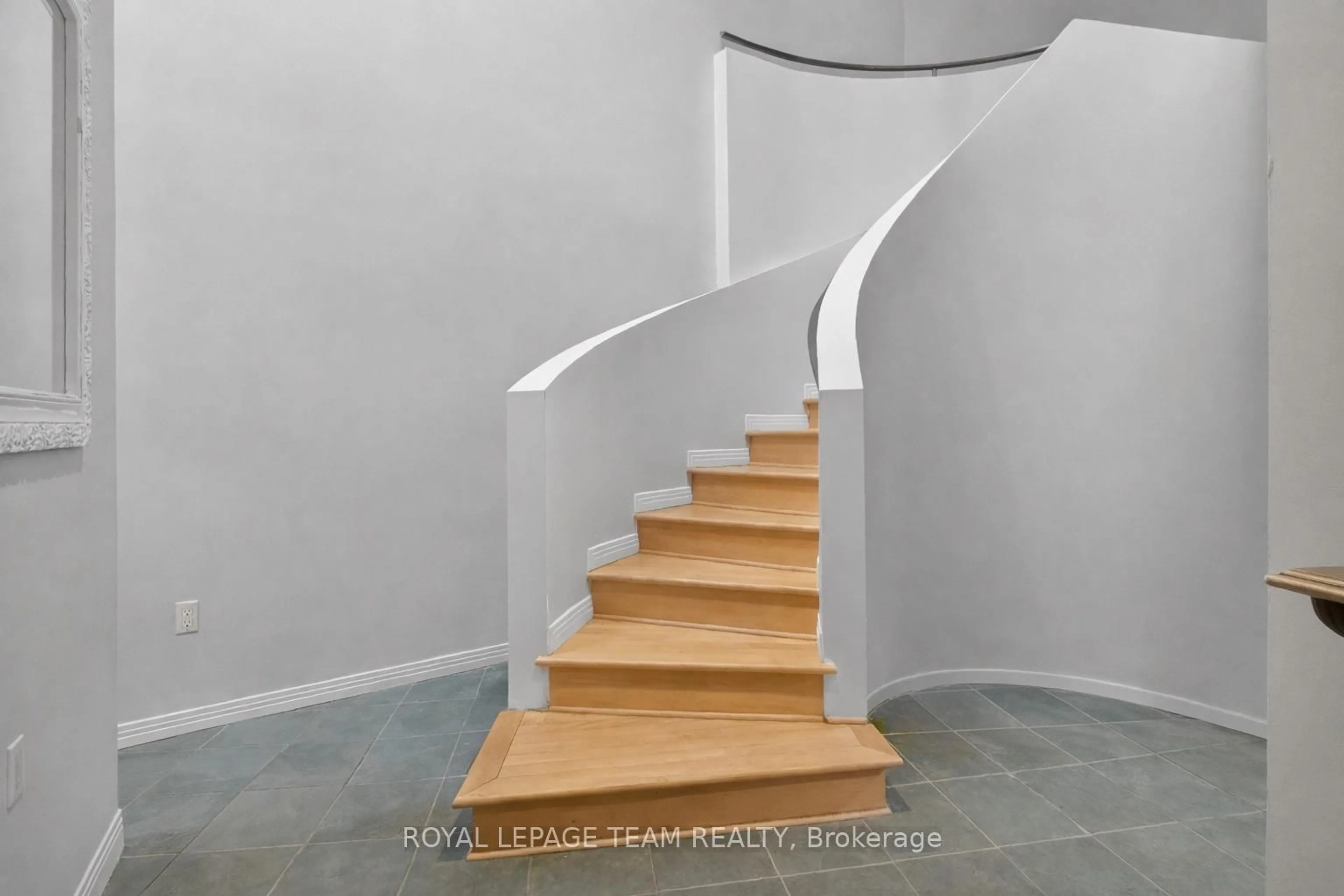 Stairs for 10 Lewis St, Ottawa Ontario K2P 0S3