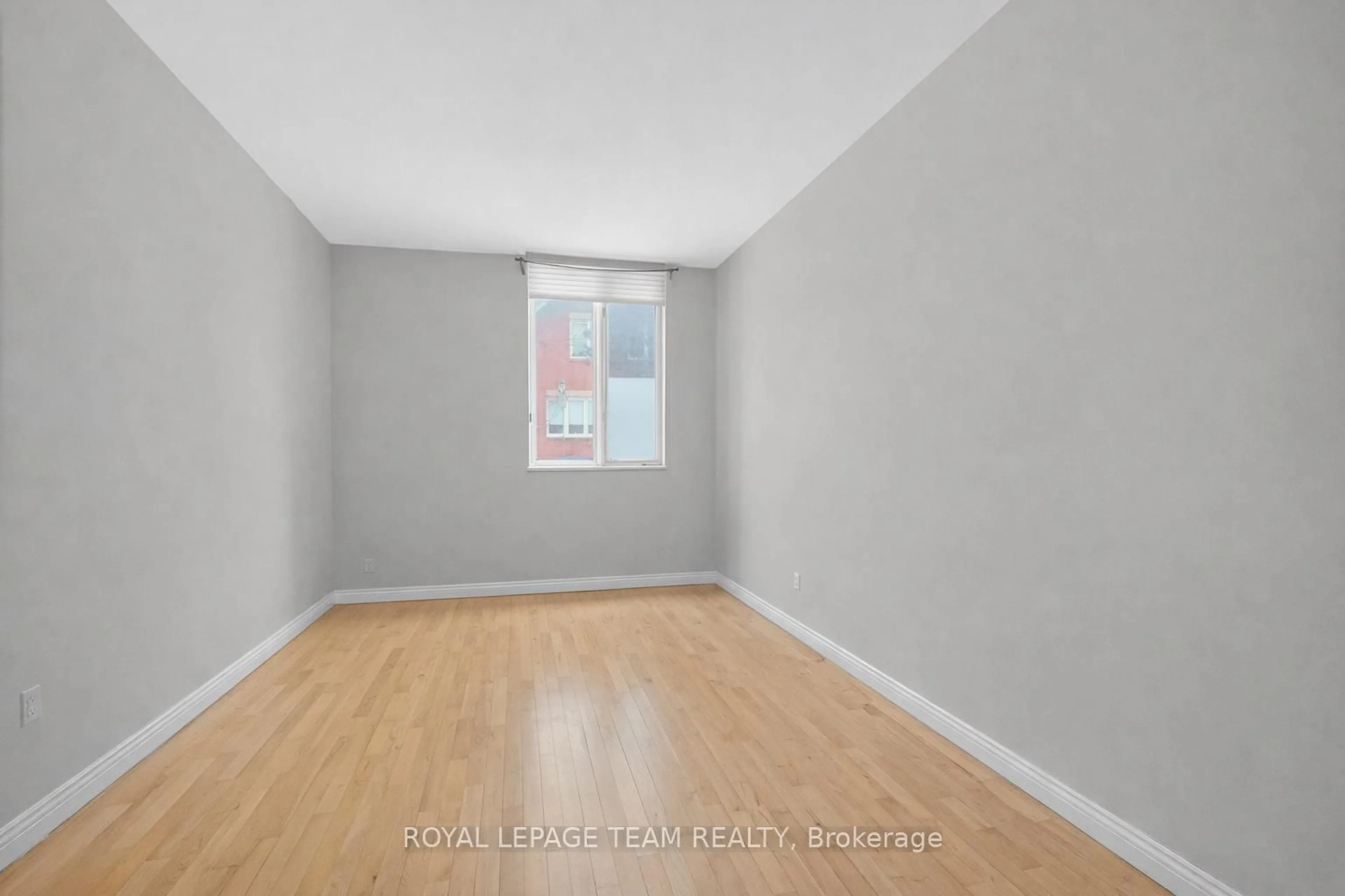 A pic of a room for 10 Lewis St, Ottawa Ontario K2P 0S3