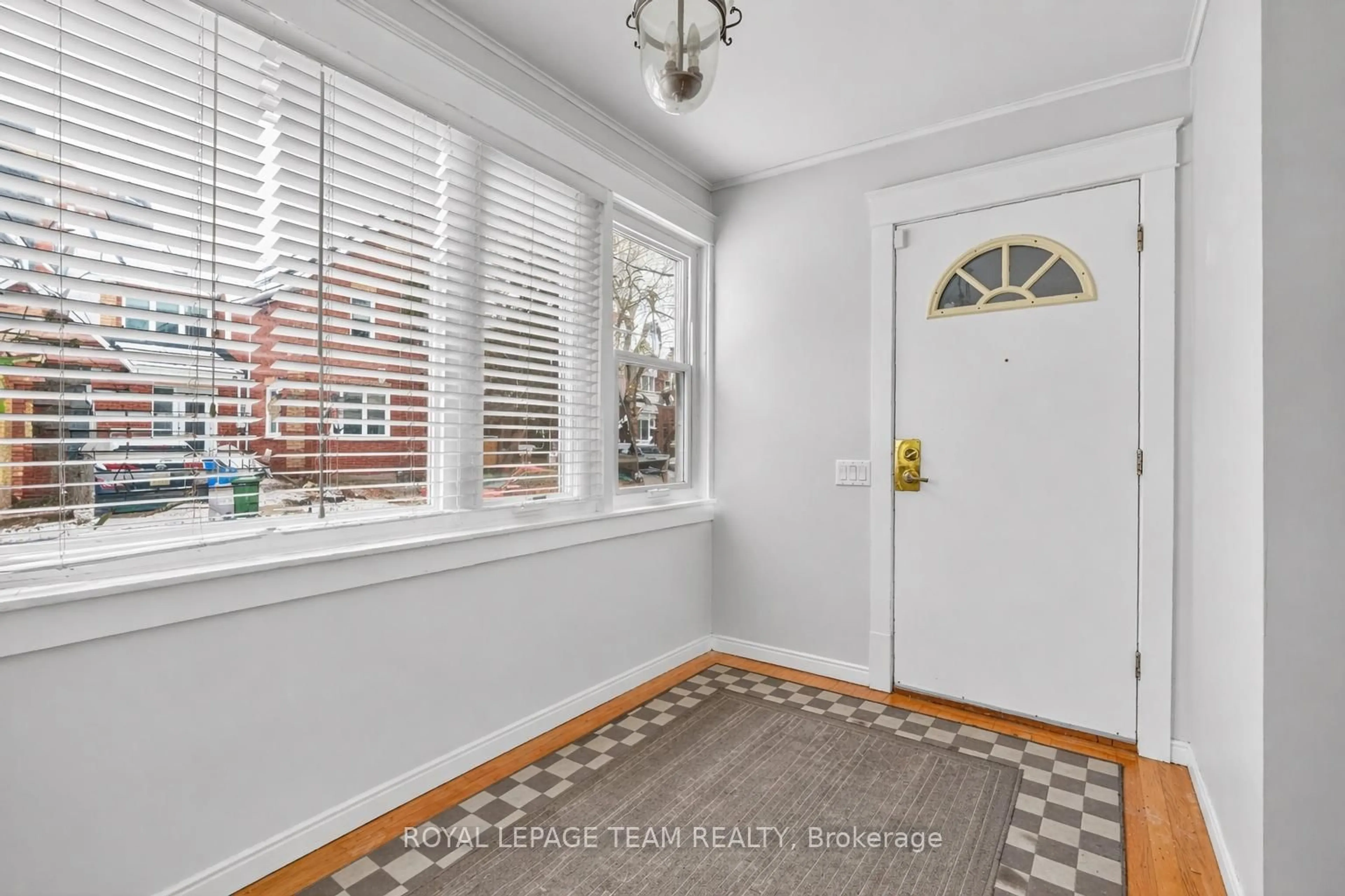 Indoor entryway for 12 Lewis St, Ottawa Ontario K2P 0S3