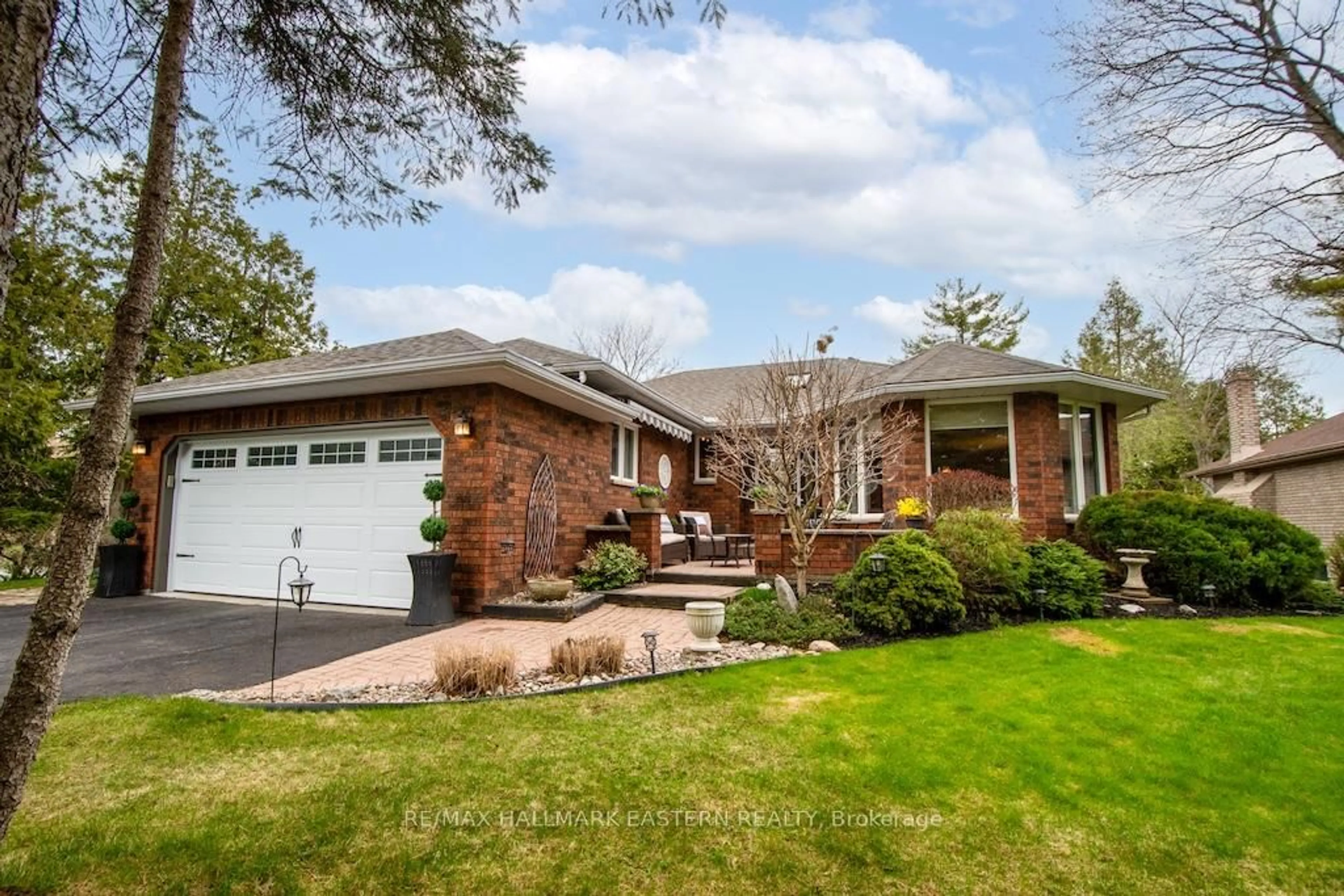 Home with brick exterior material, street for 38 Patricia Pl, Kawartha Lakes Ontario K0M 1A0