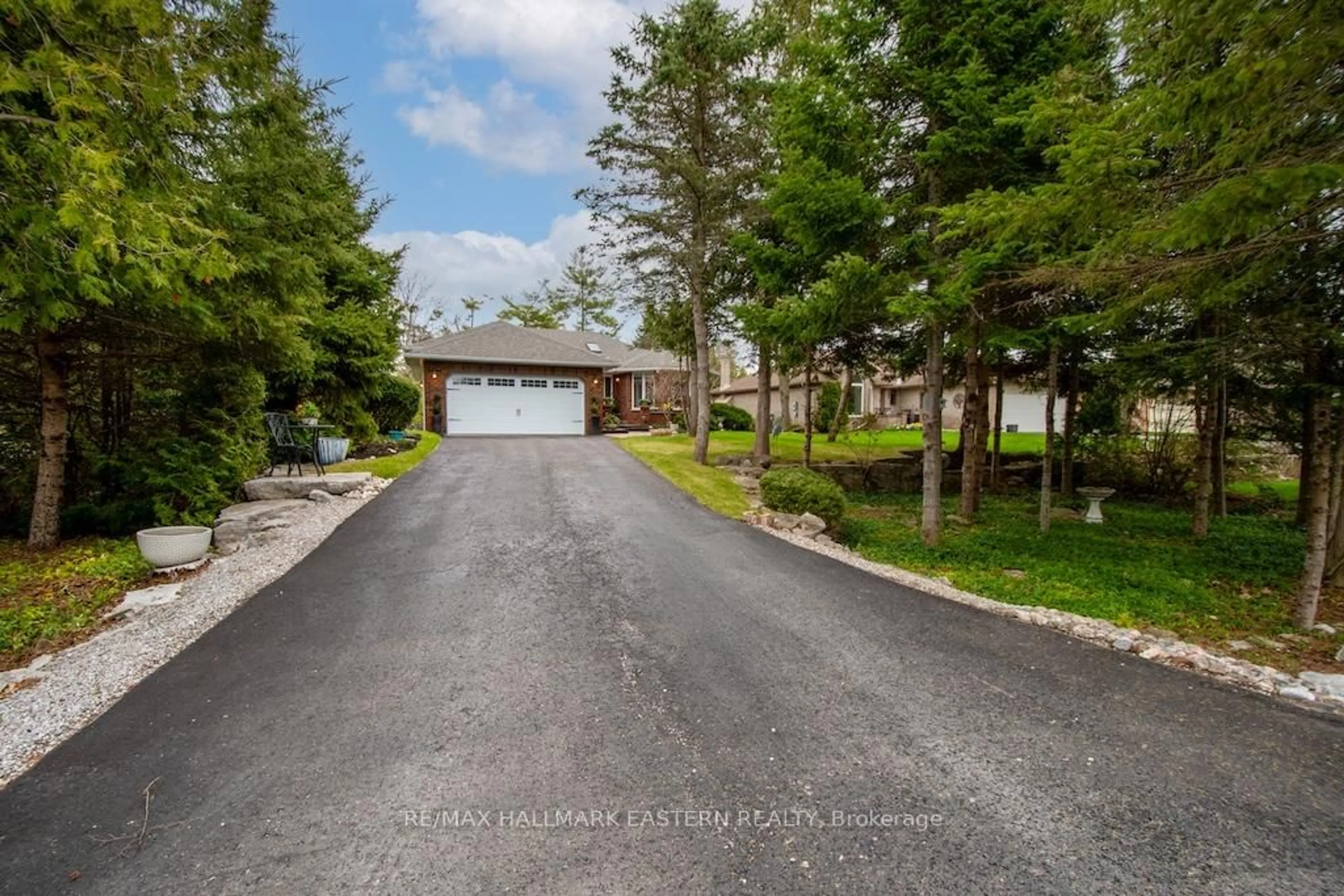A pic from outside/outdoor area/front of a property/back of a property/a pic from drone, street for 38 Patricia Pl, Kawartha Lakes Ontario K0M 1A0
