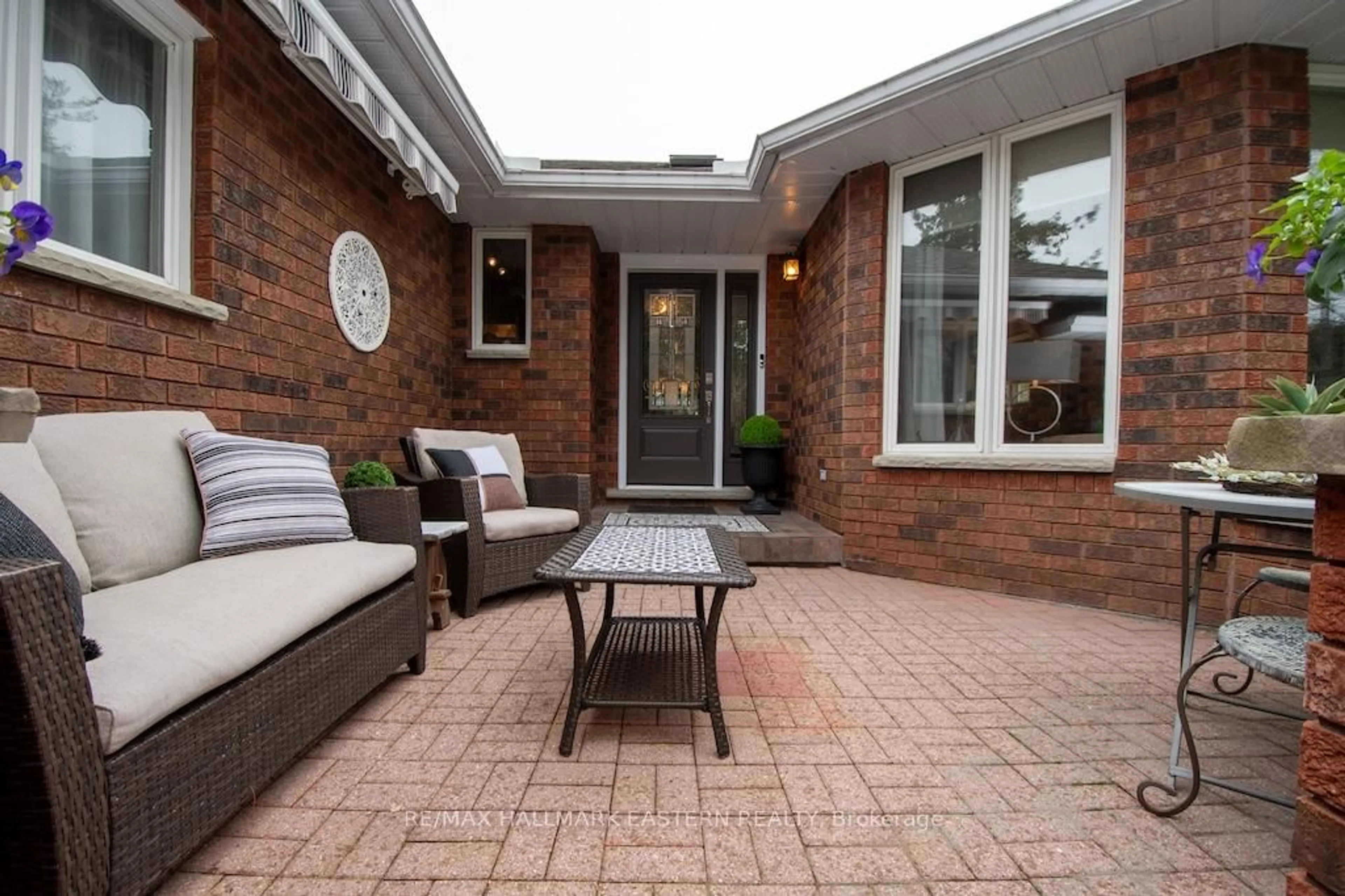 Patio, street for 38 Patricia Pl, Kawartha Lakes Ontario K0M 1A0