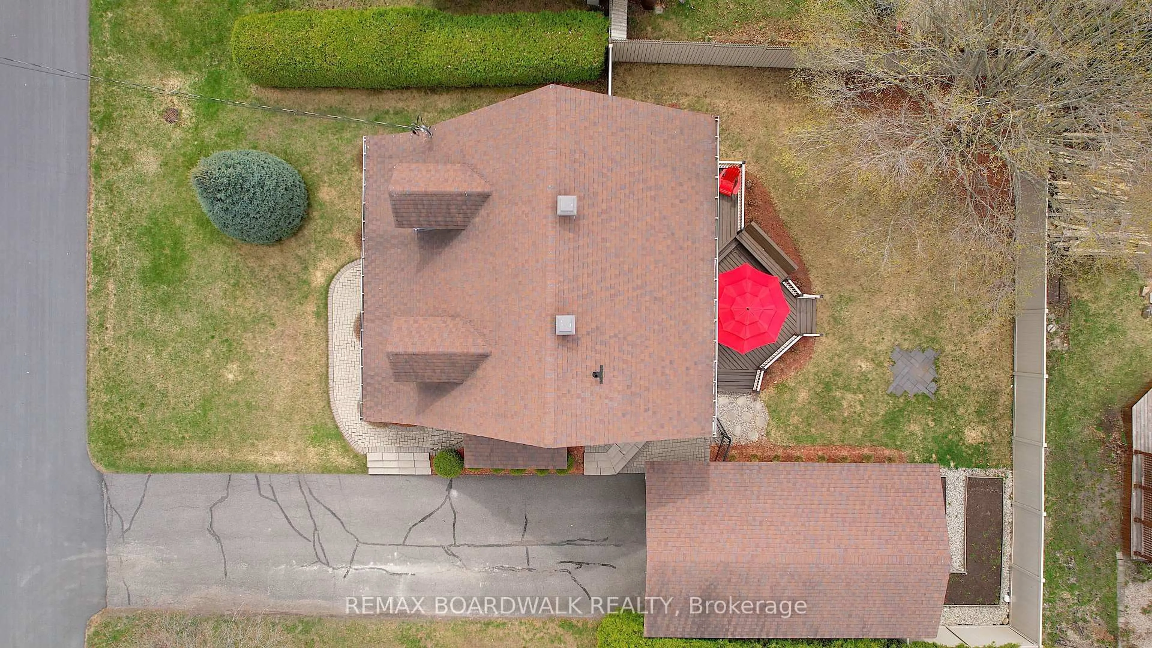 A pic from outside/outdoor area/front of a property/back of a property/a pic from drone, street for 18 Alice St, Casselman Ontario K0A 1M0
