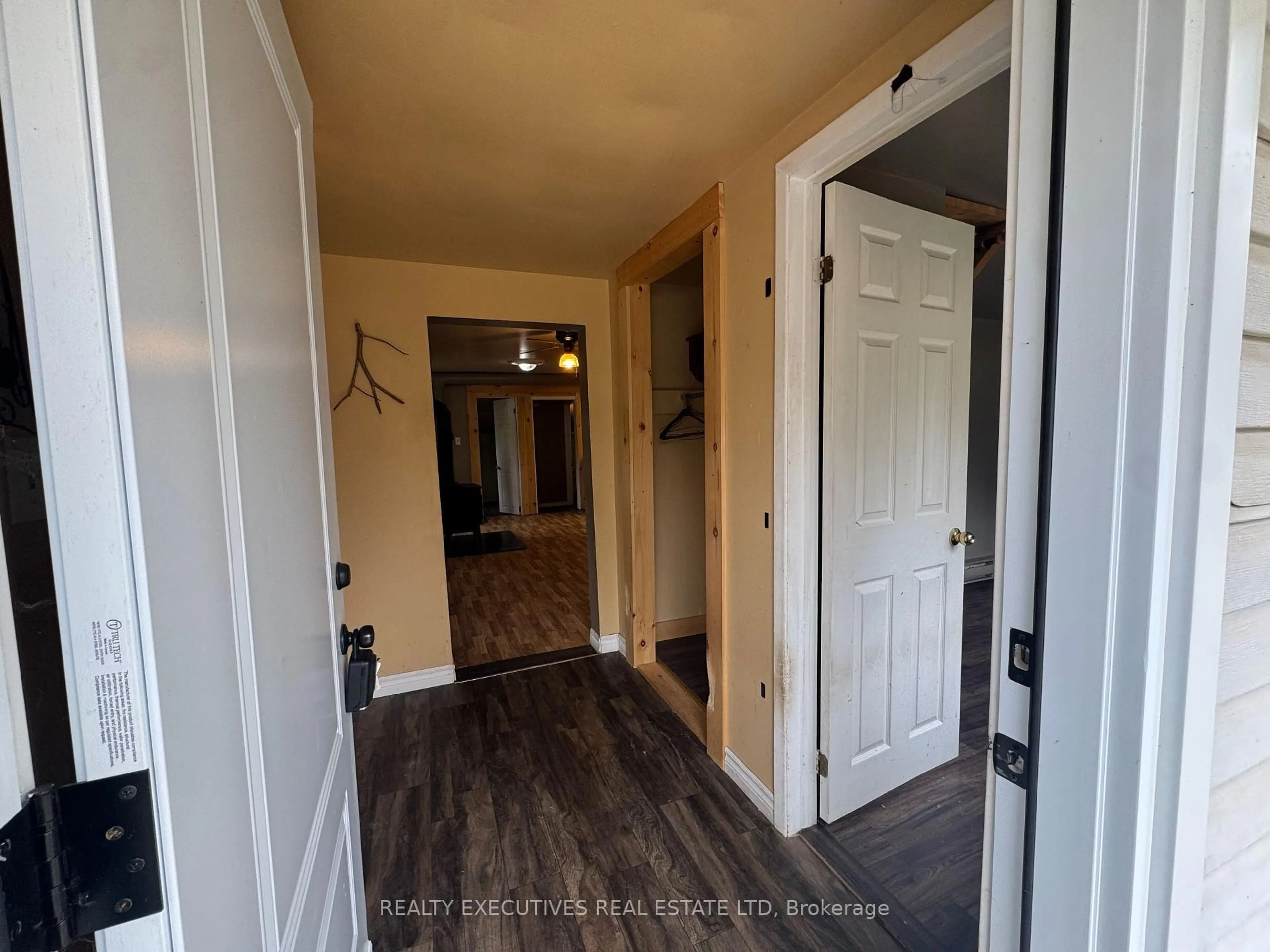 Indoor entryway for 10146 509 Rd, Ompah Ontario K0H 2J0