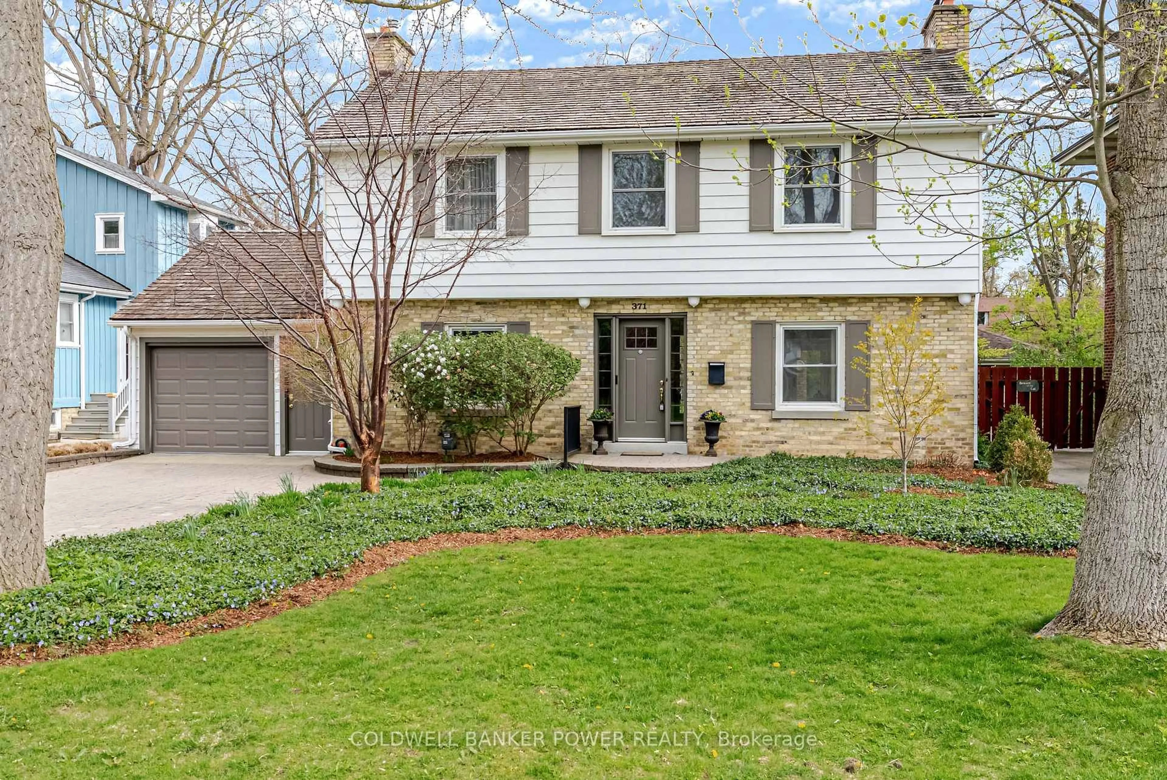 Home with vinyl exterior material, street for 371 Grosvenor St, London East Ontario N6A 1Z2