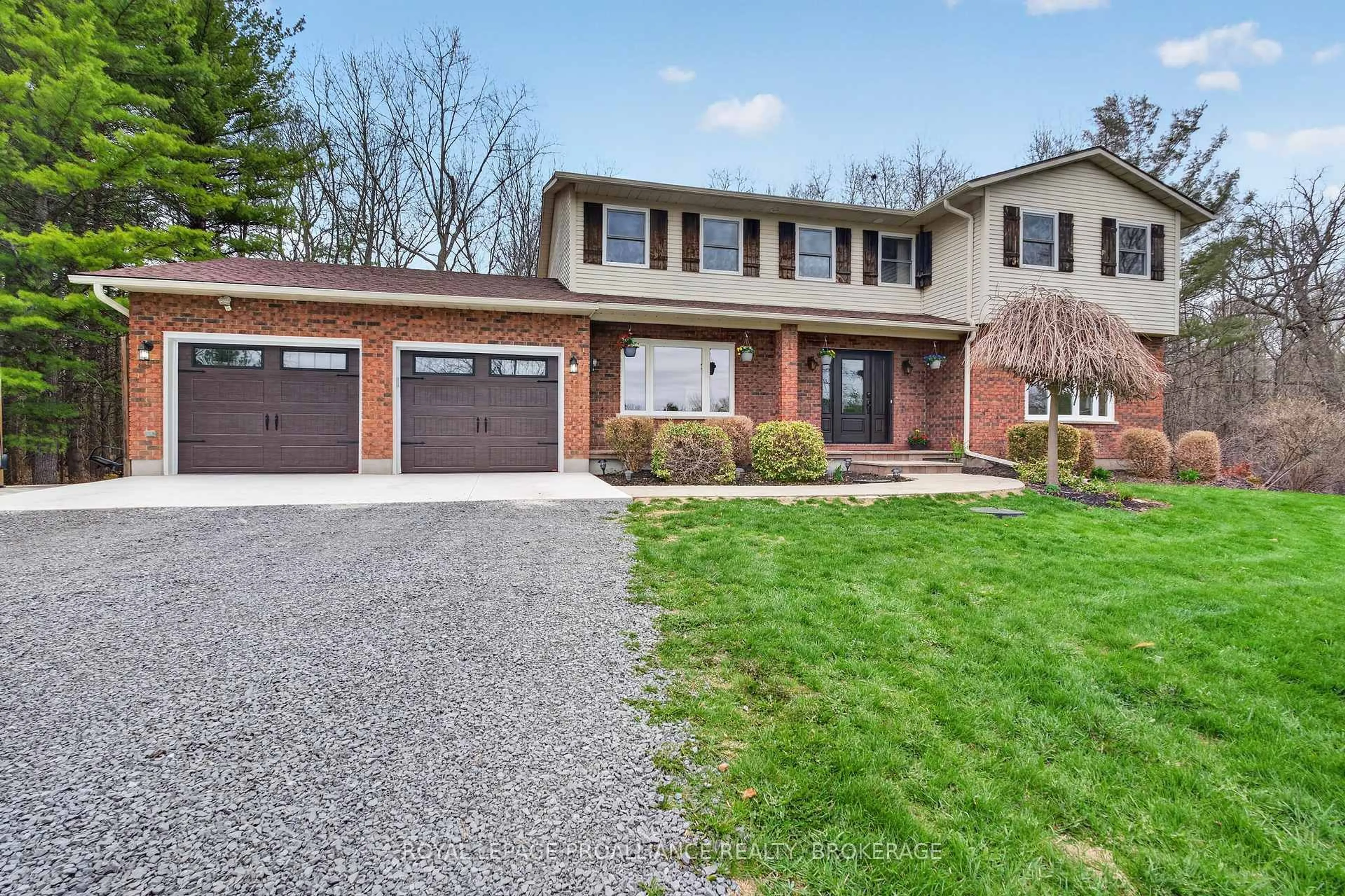Home with brick exterior material, street for 1081 KNIGHT'S Lane, Mcdonalds Corners Ontario K0H 1M0