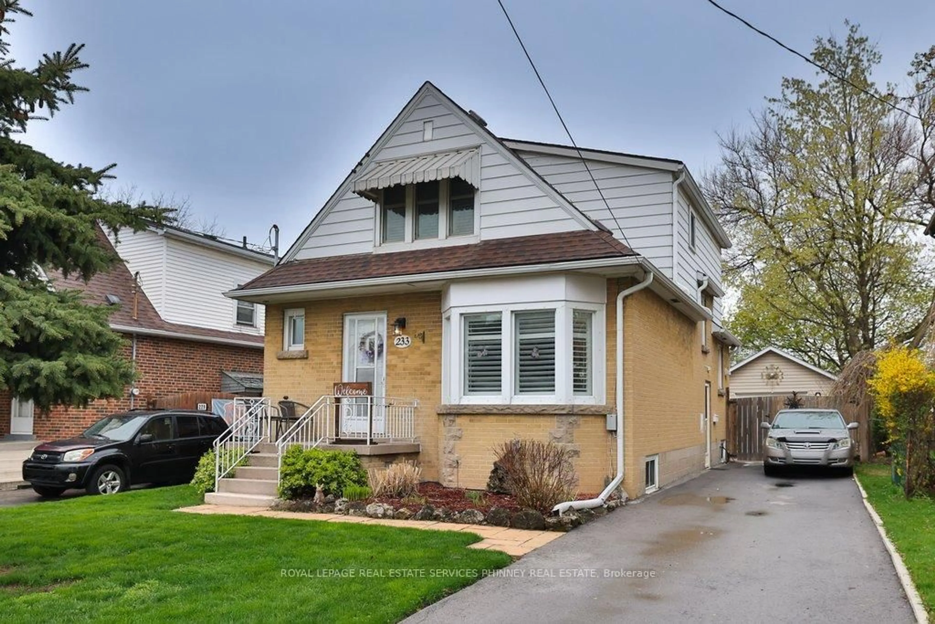 Home with vinyl exterior material, street for 233 Glenholme Ave, Hamilton Ontario L8K 3L9