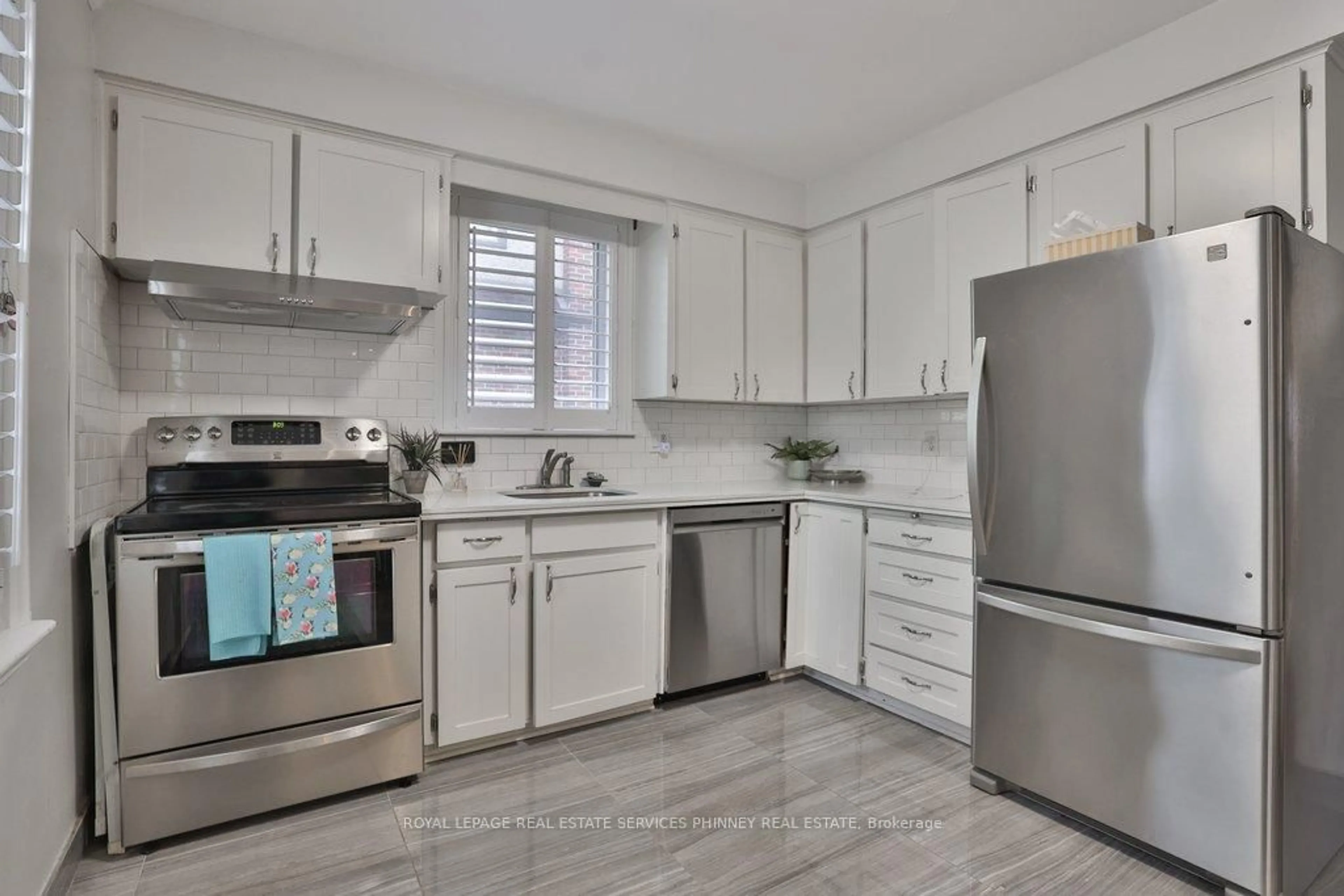 Standard kitchen, unknown for 233 Glenholme Ave, Hamilton Ontario L8K 3L9
