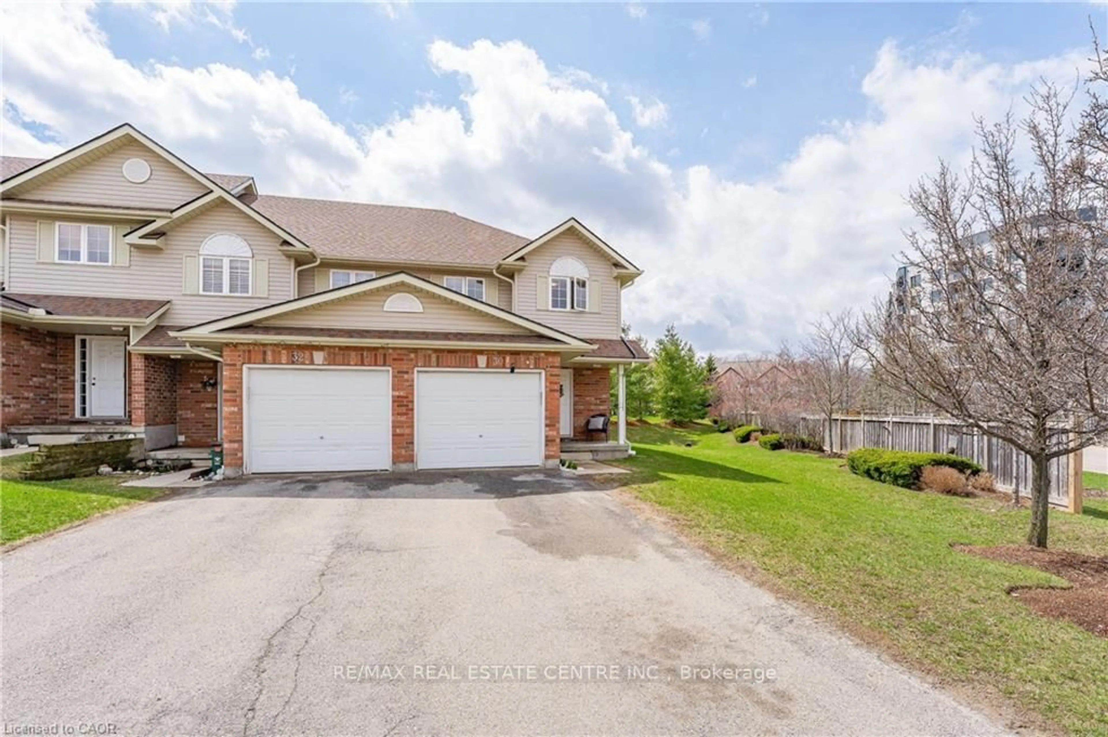A pic from outside/outdoor area/front of a property/back of a property/a pic from drone, water/lake/river/ocean view for 30 Fallowfield Dr, Kitchener Ontario N2C 0A8