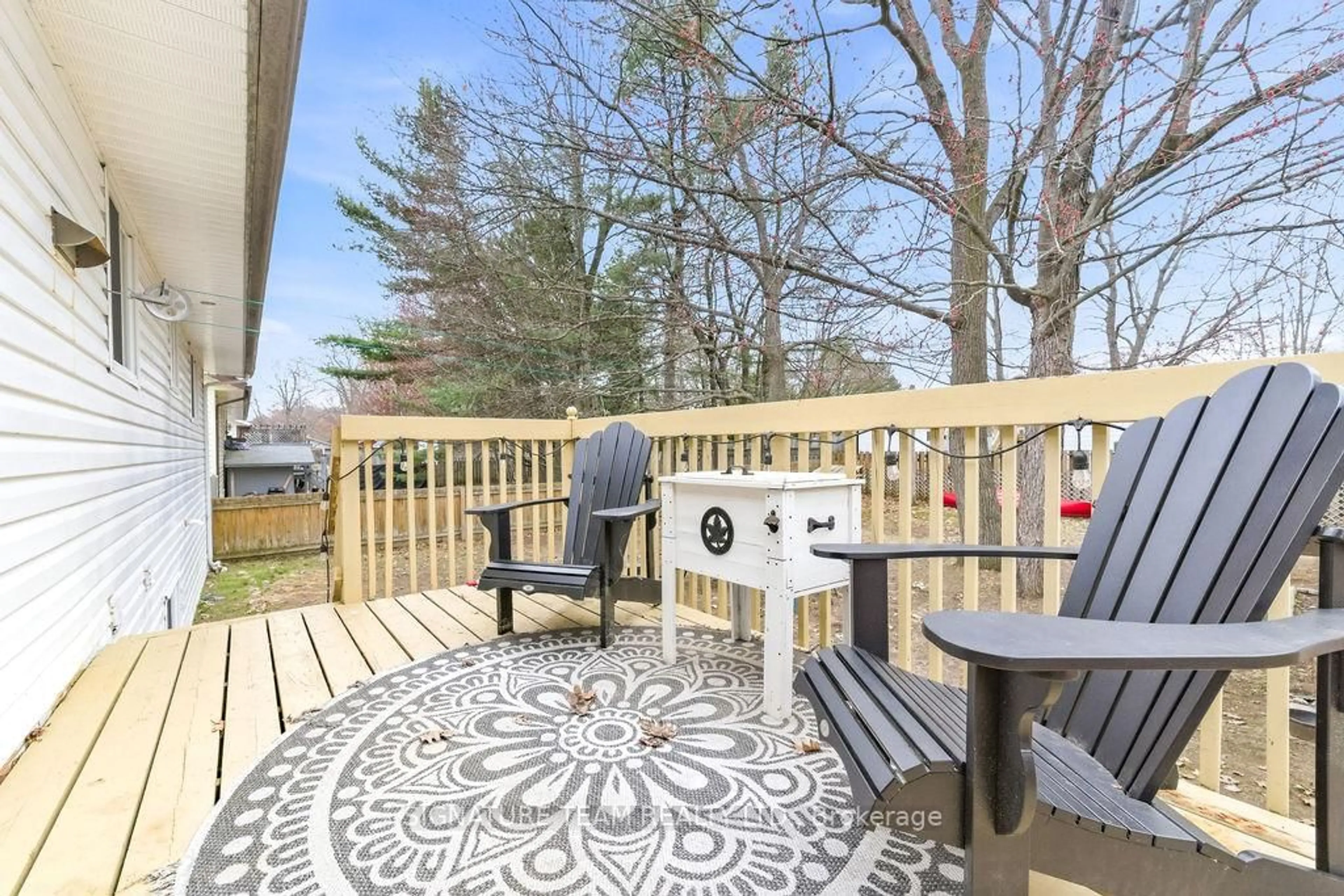 Patio, street for 30 Earl St, Petawawa Ontario K8H 3M4