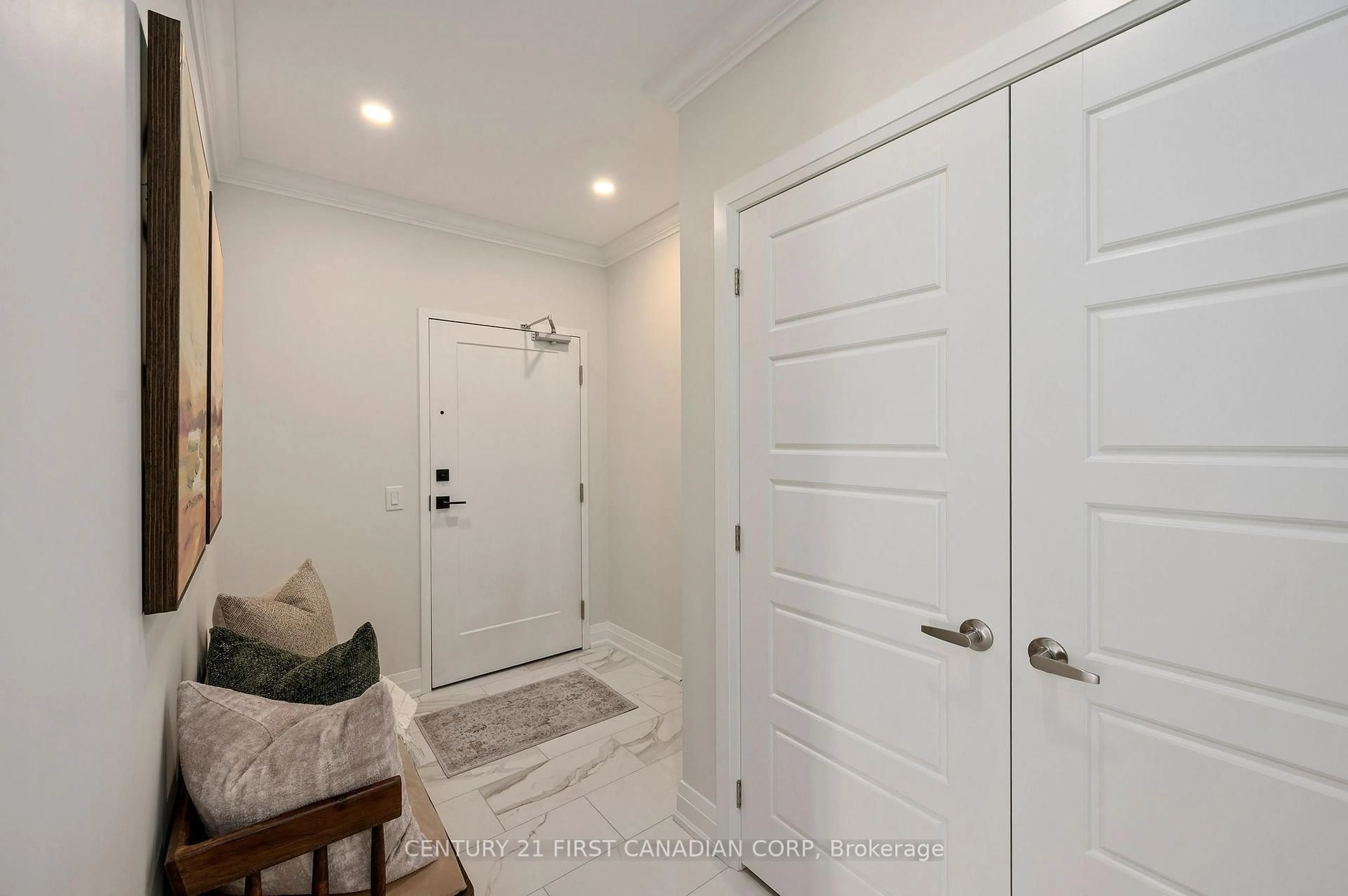 Indoor entryway for 1560 Upper West Ave #210, London South Ontario N6K 4P9
