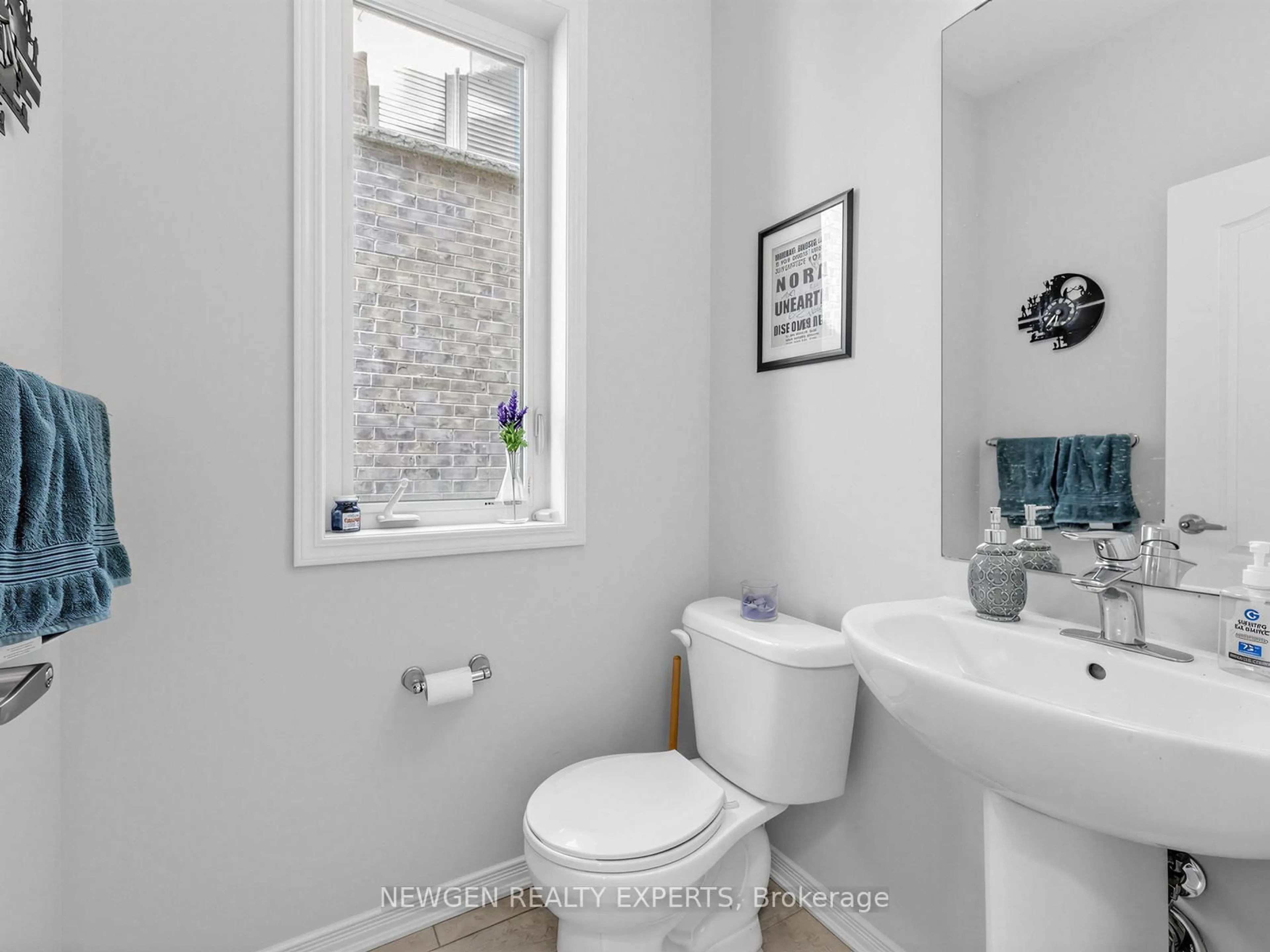 Standard bathroom, ceramic/tile floor for 28 Mccargow Dr, Haldimand Ontario N3W 0C3