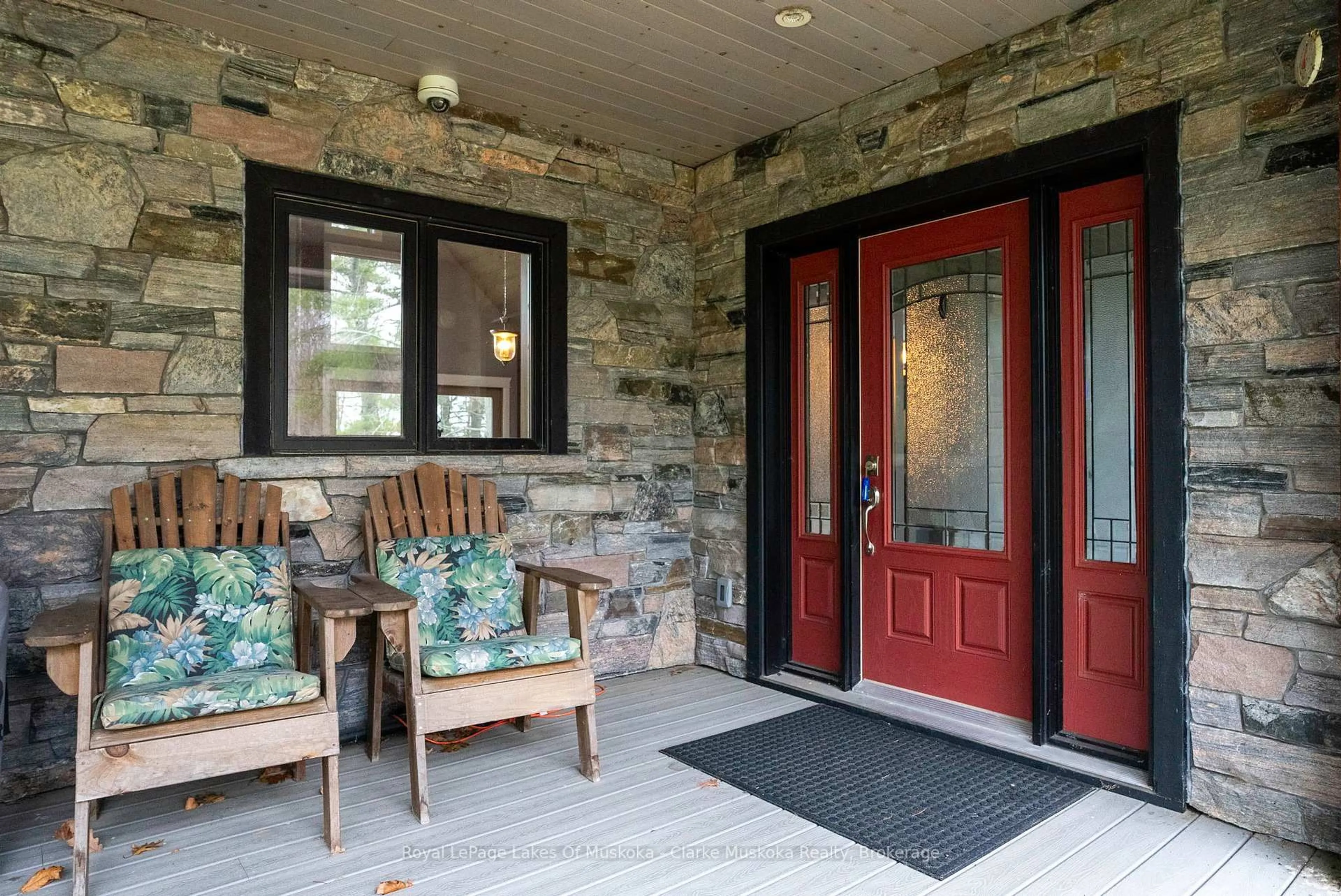 Indoor entryway for 37 MINTENS Lane, Georgian Bay Ontario L0K 1S0