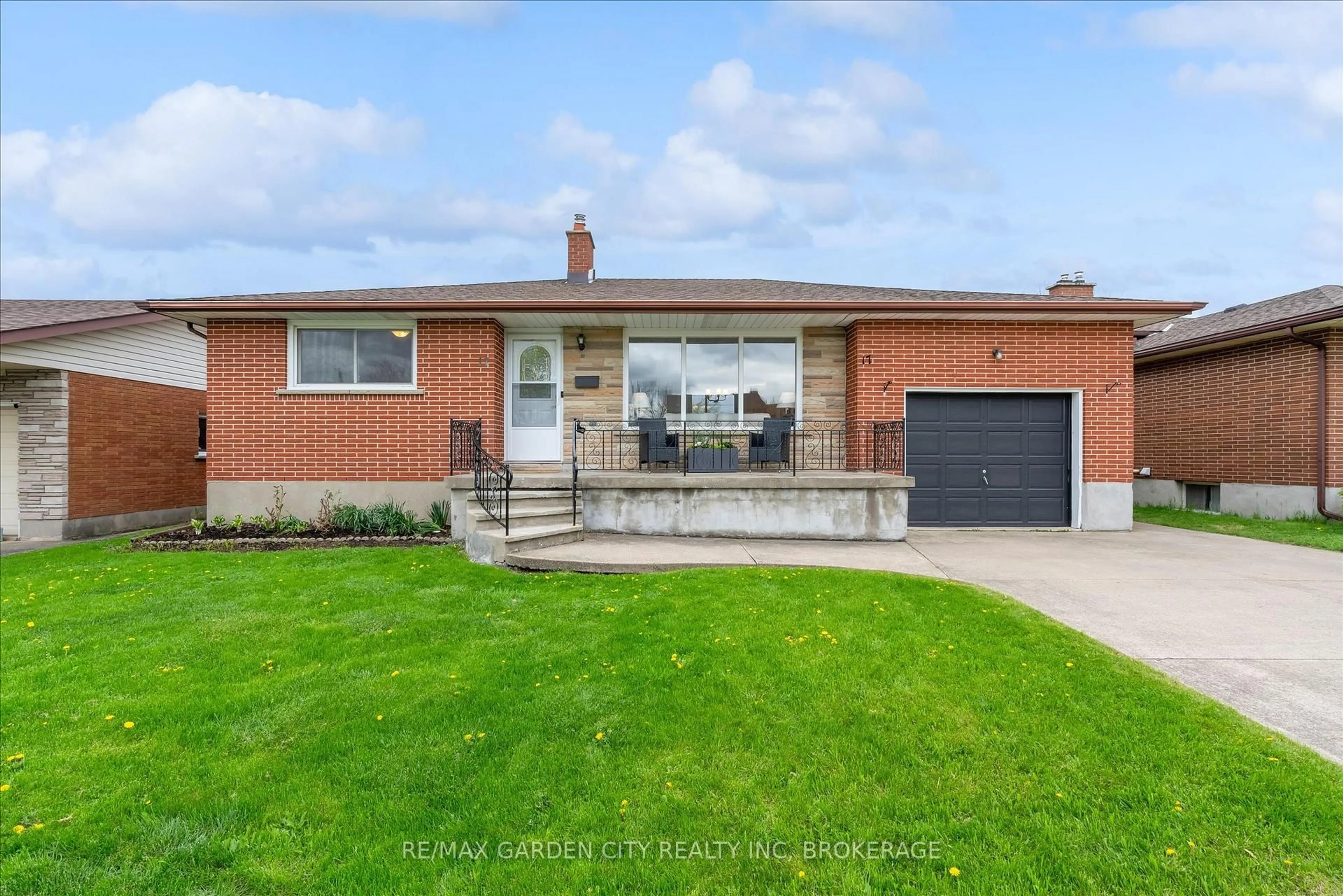 Home with brick exterior material, street for 17 St. Charles Dr, Thorold Ontario L2V 2W3