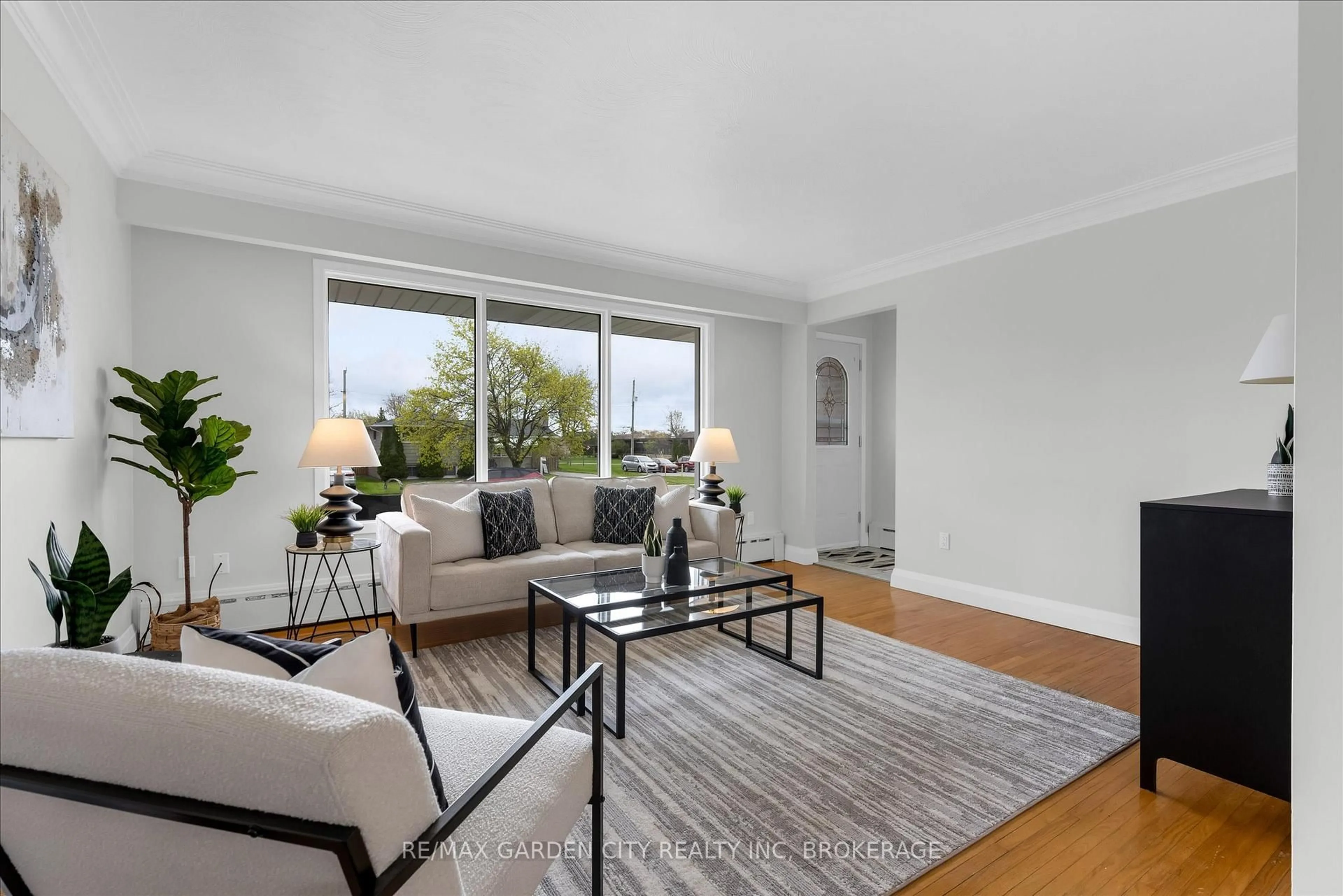 Living room with furniture, unknown for 17 St. Charles Dr, Thorold Ontario L2V 2W3