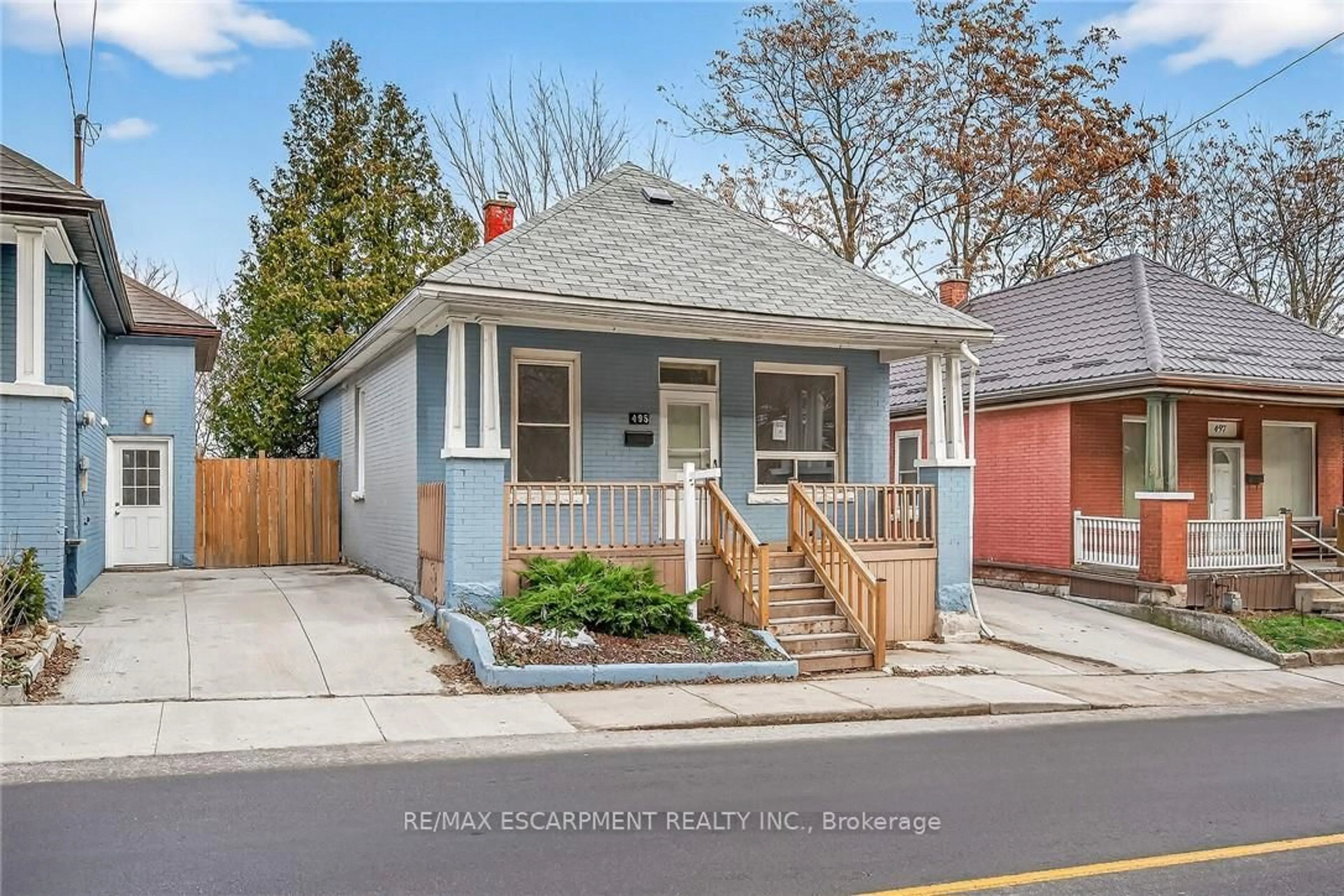 Home with brick exterior material, street for 495 Charlton Ave, Hamilton Ontario L8N 1Z4