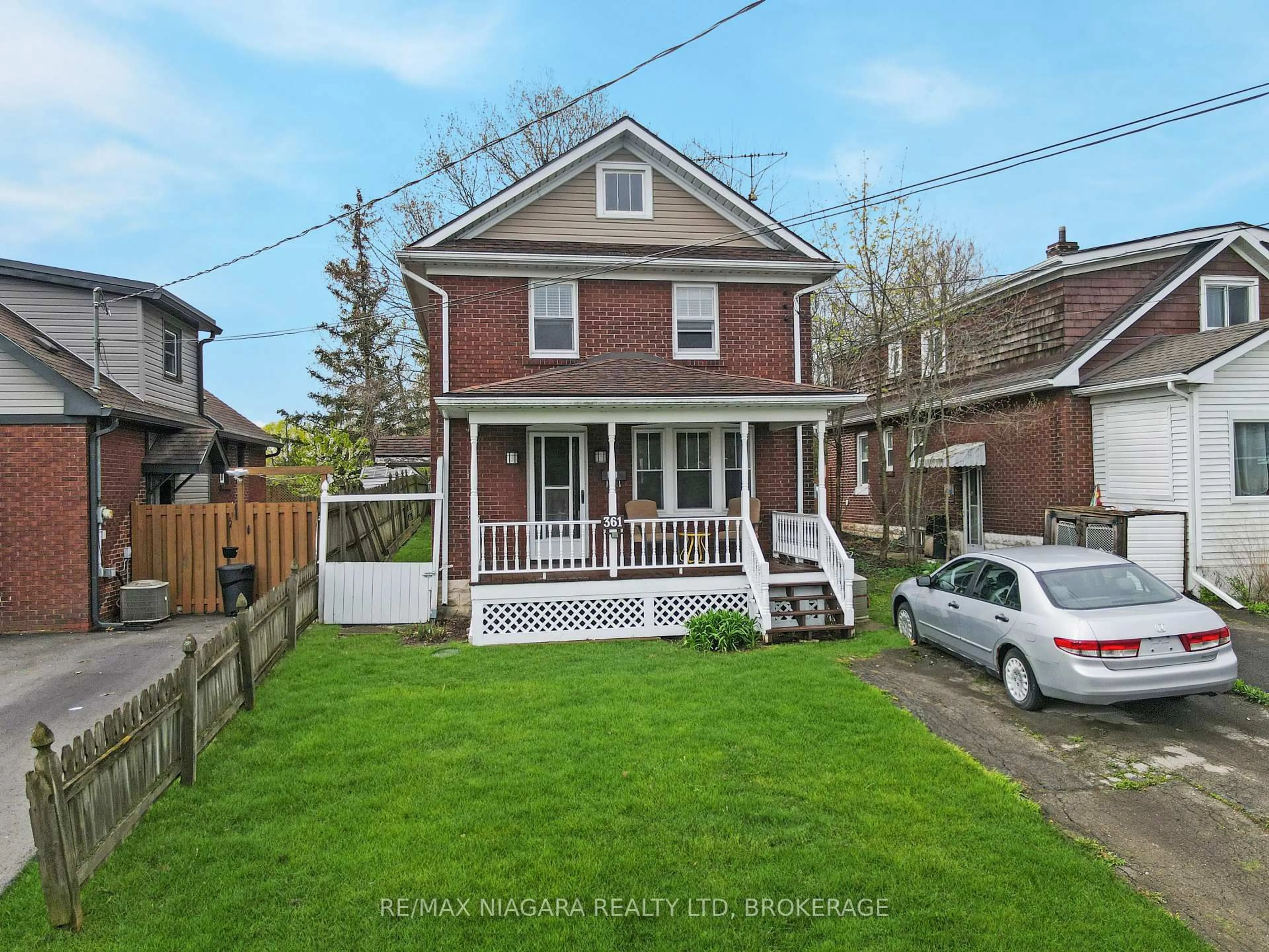 A pic from outside/outdoor area/front of a property/back of a property/a pic from drone, street for 361 Bowen Rd, Fort Erie Ontario L2A 2Z2