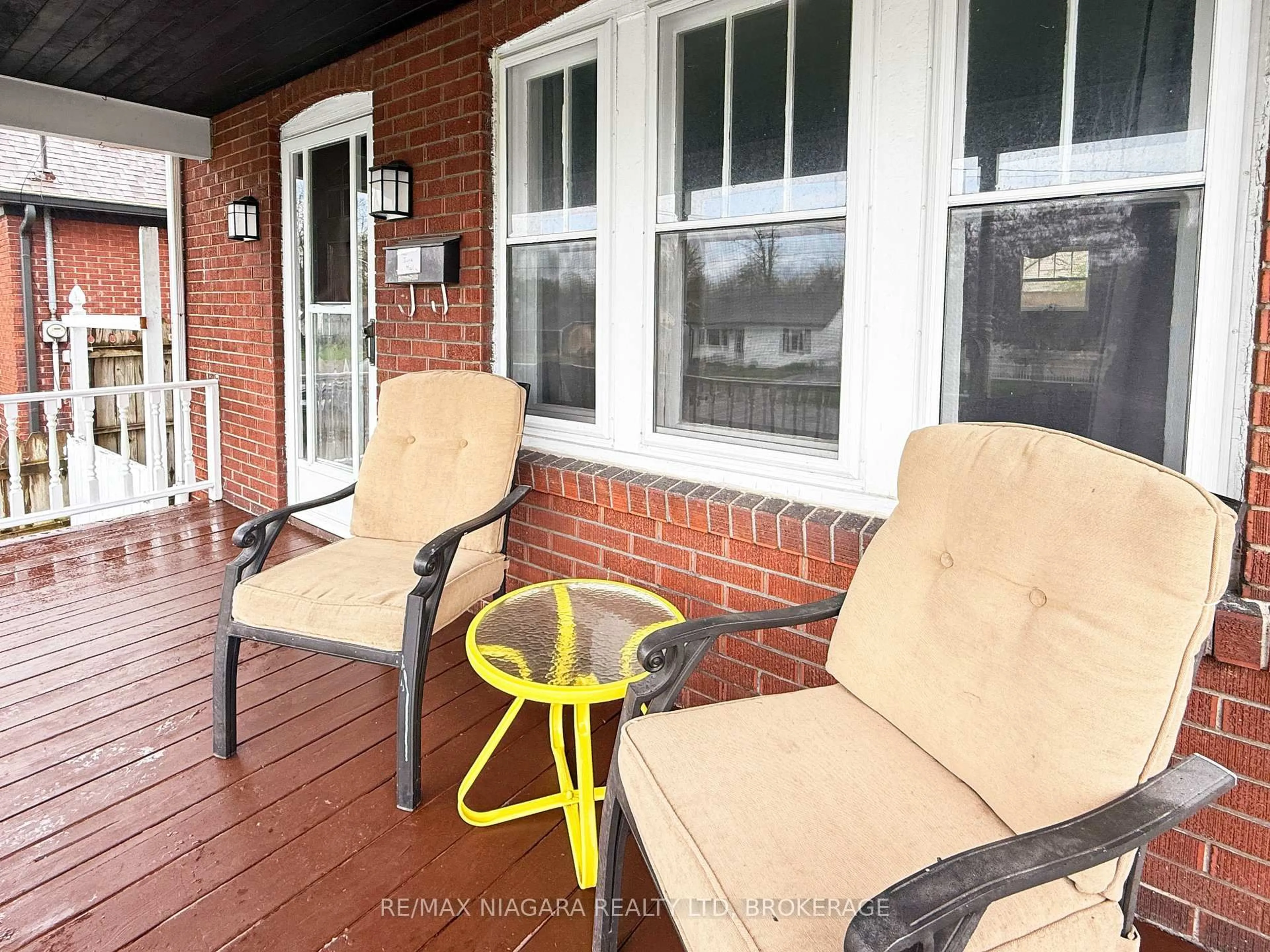 Patio, street for 361 Bowen Rd, Fort Erie Ontario L2A 2Z2