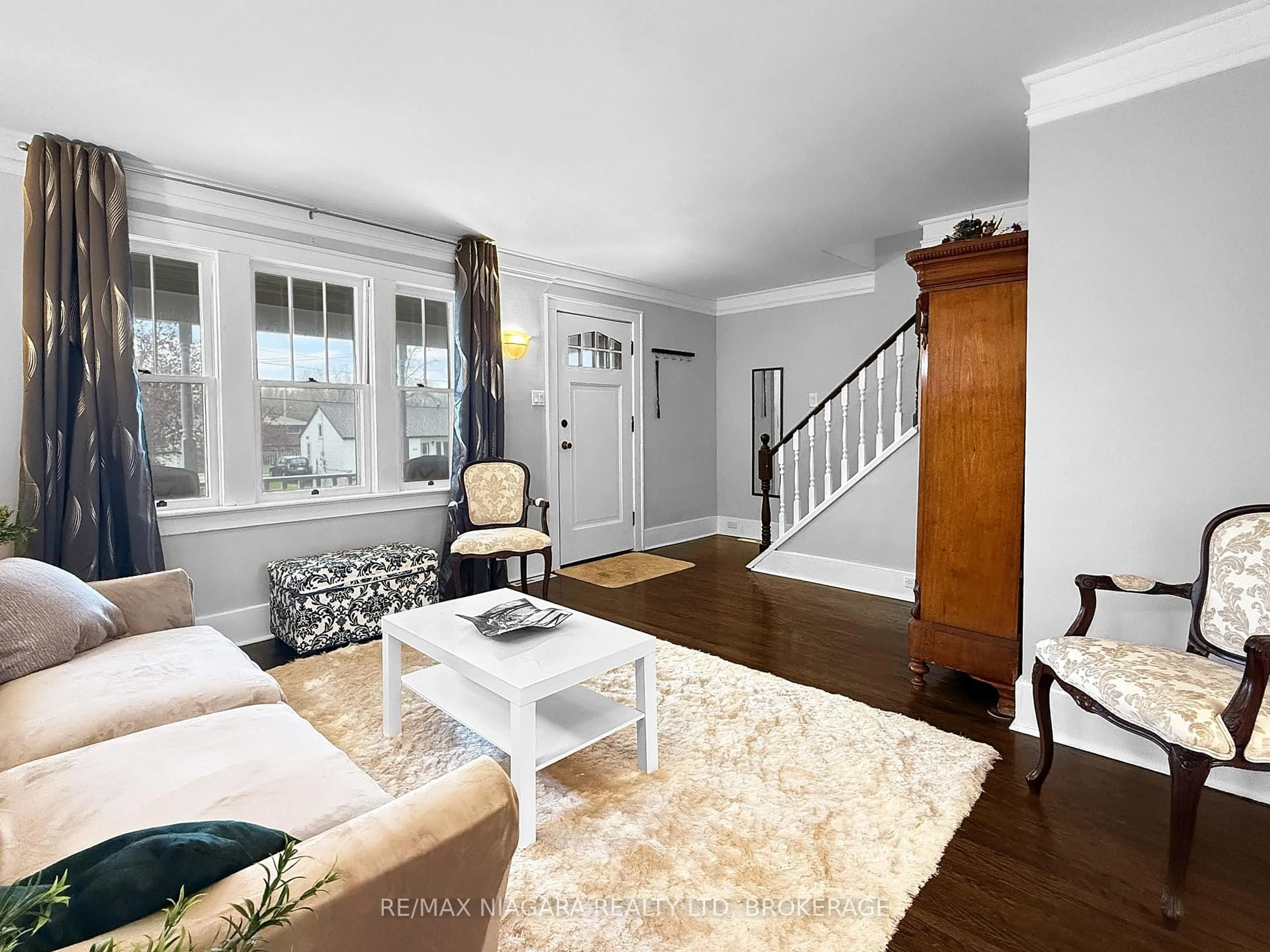 Living room with furniture, unknown for 361 Bowen Rd, Fort Erie Ontario L2A 2Z2